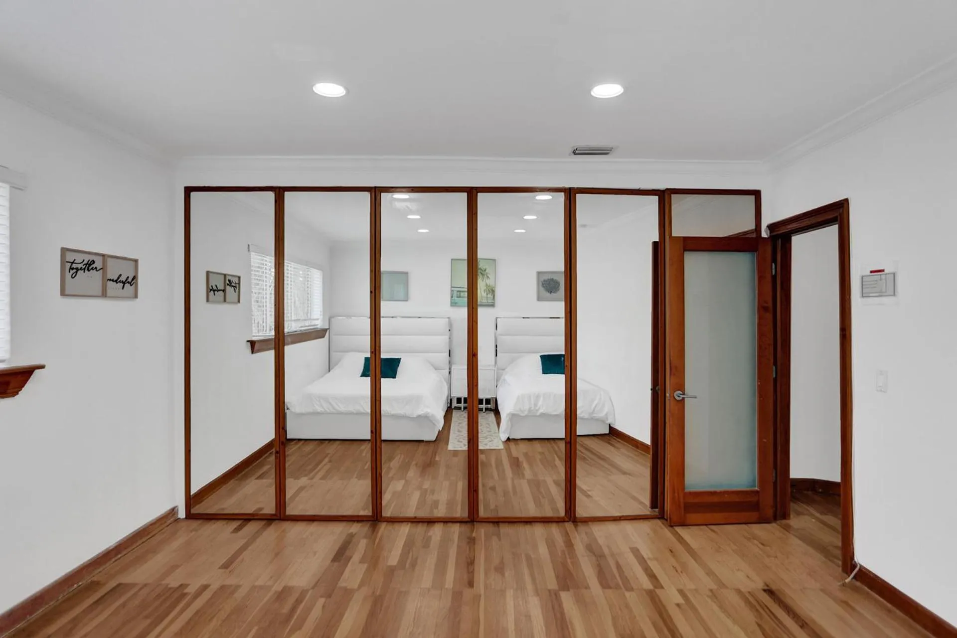 Bed in Bay Harbor Suites