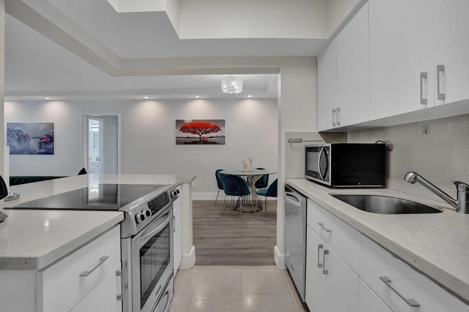 Kitchen or kitchenette in Bay Harbor Suites