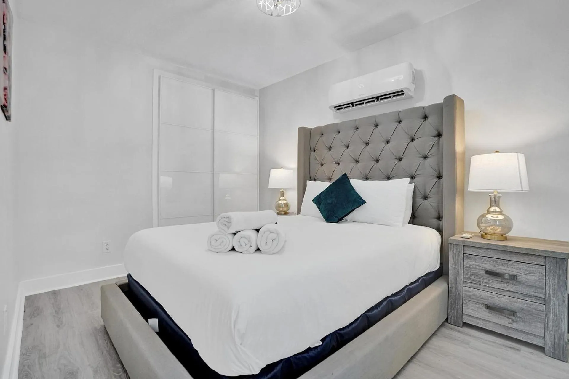 Bedroom, Bed in Bay Harbor Suites