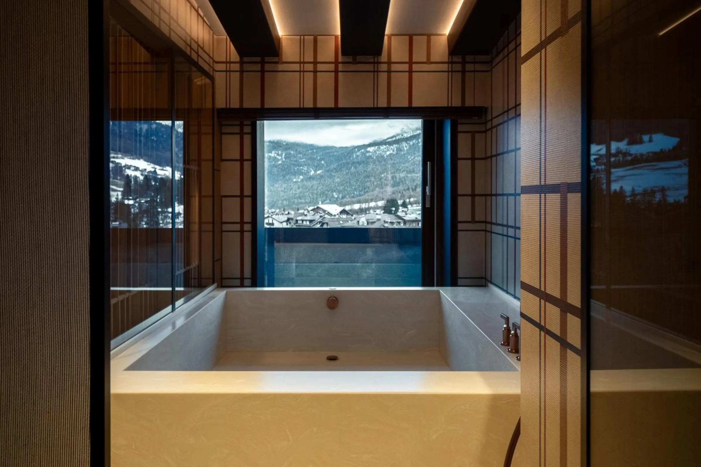 Bath in Eight Cortina
