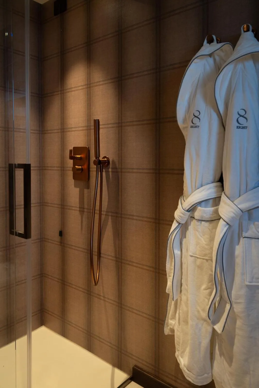 Shower in Eight Cortina