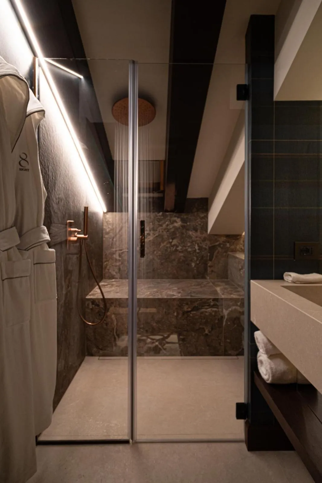 Shower in Eight Cortina