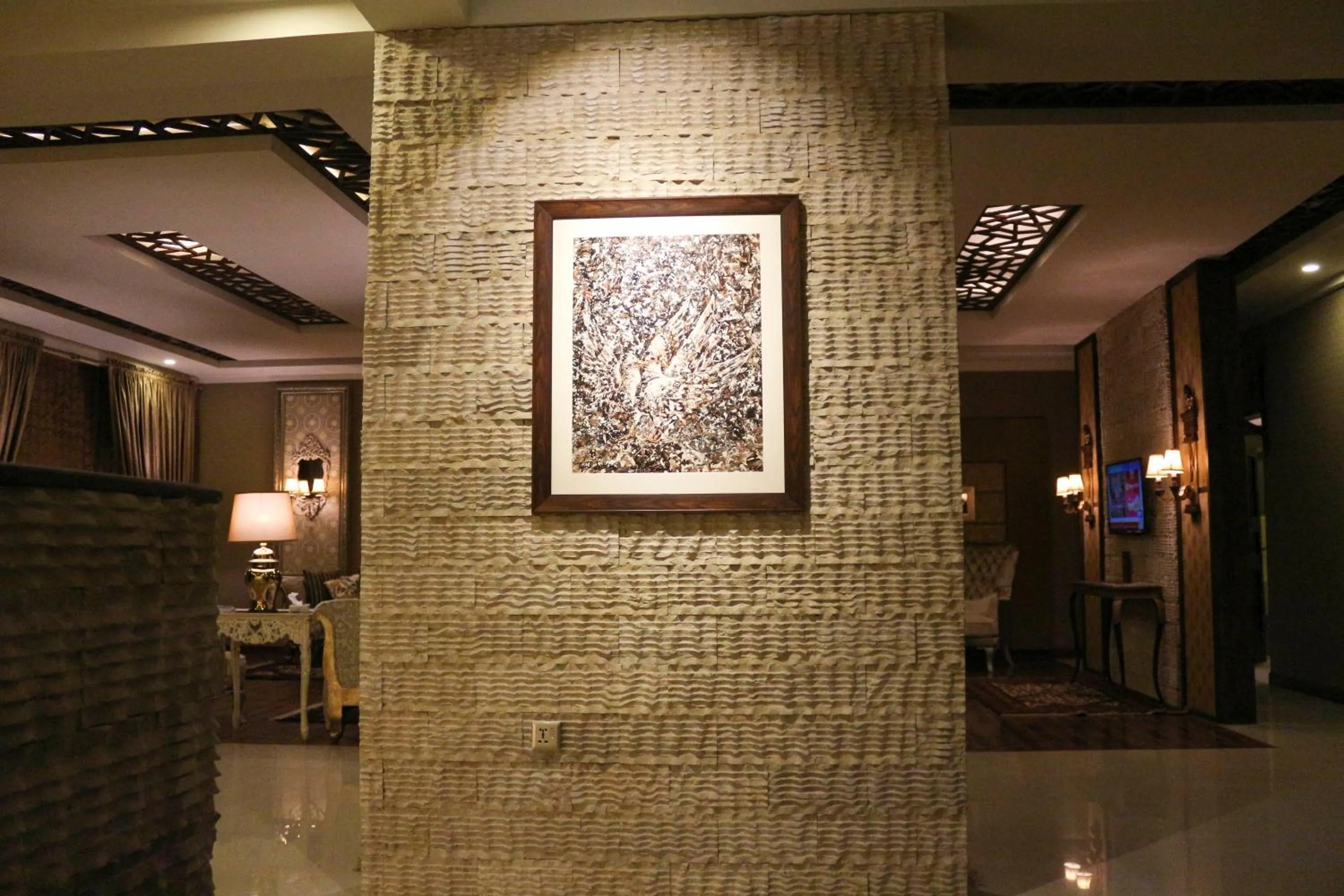 Shelton Rezidor Swat