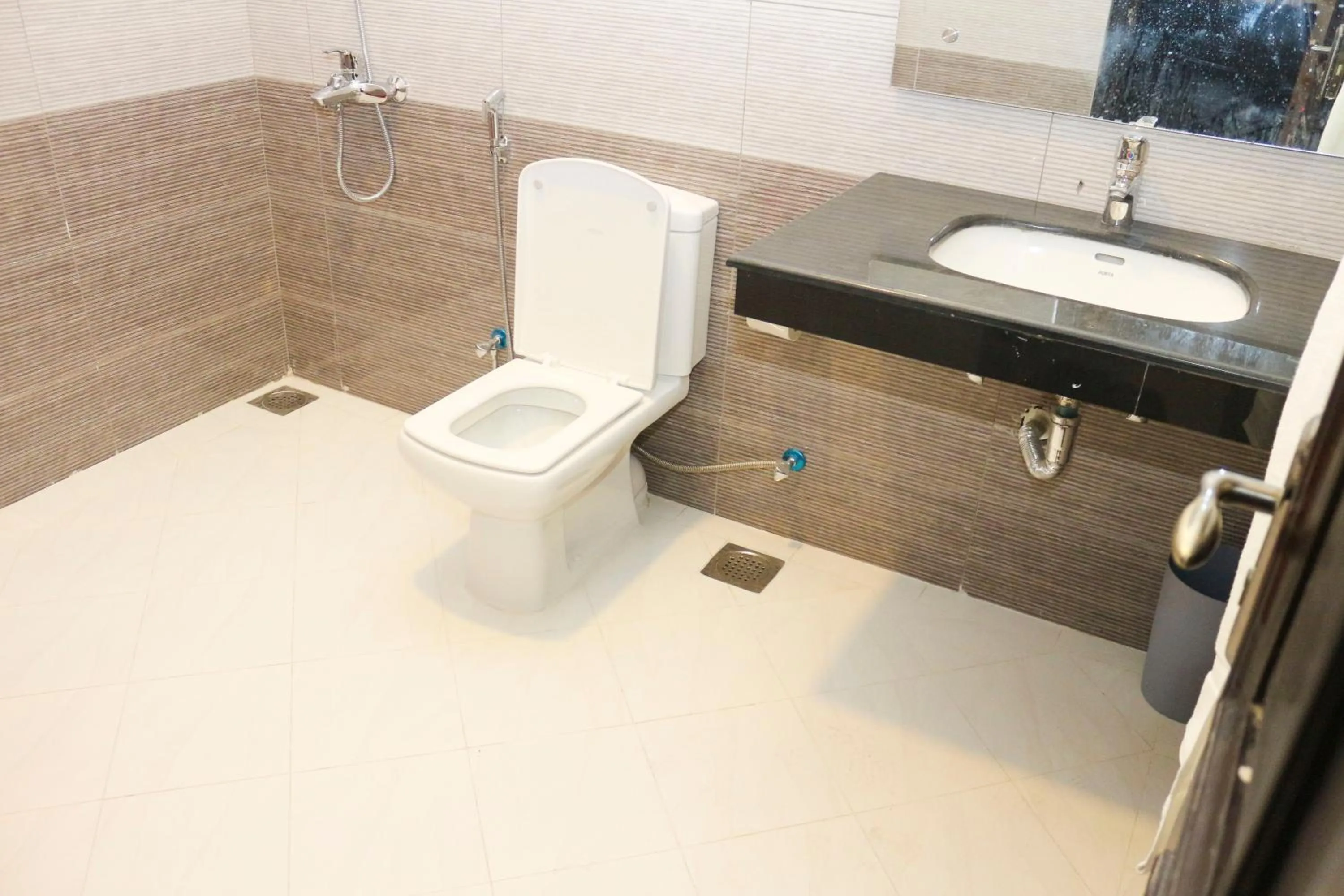 Shelton Rezidor Swat