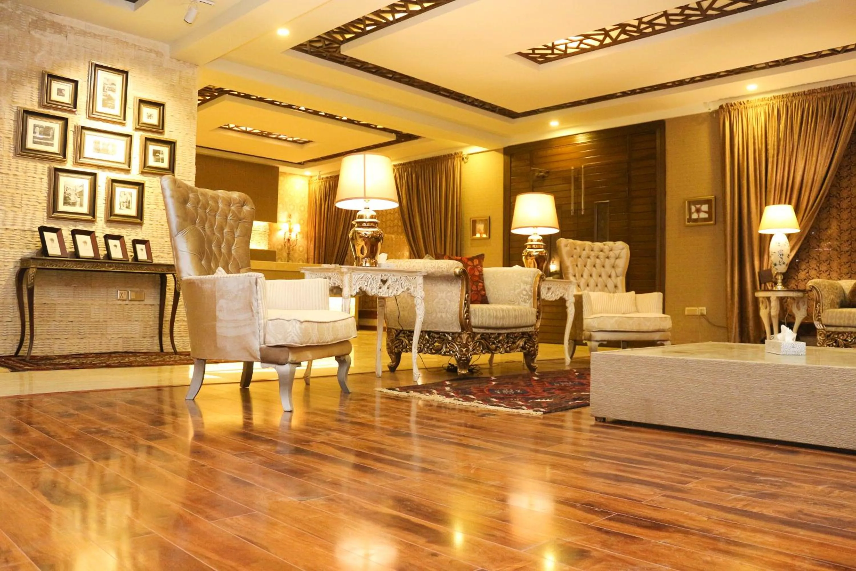 Shelton Rezidor Swat