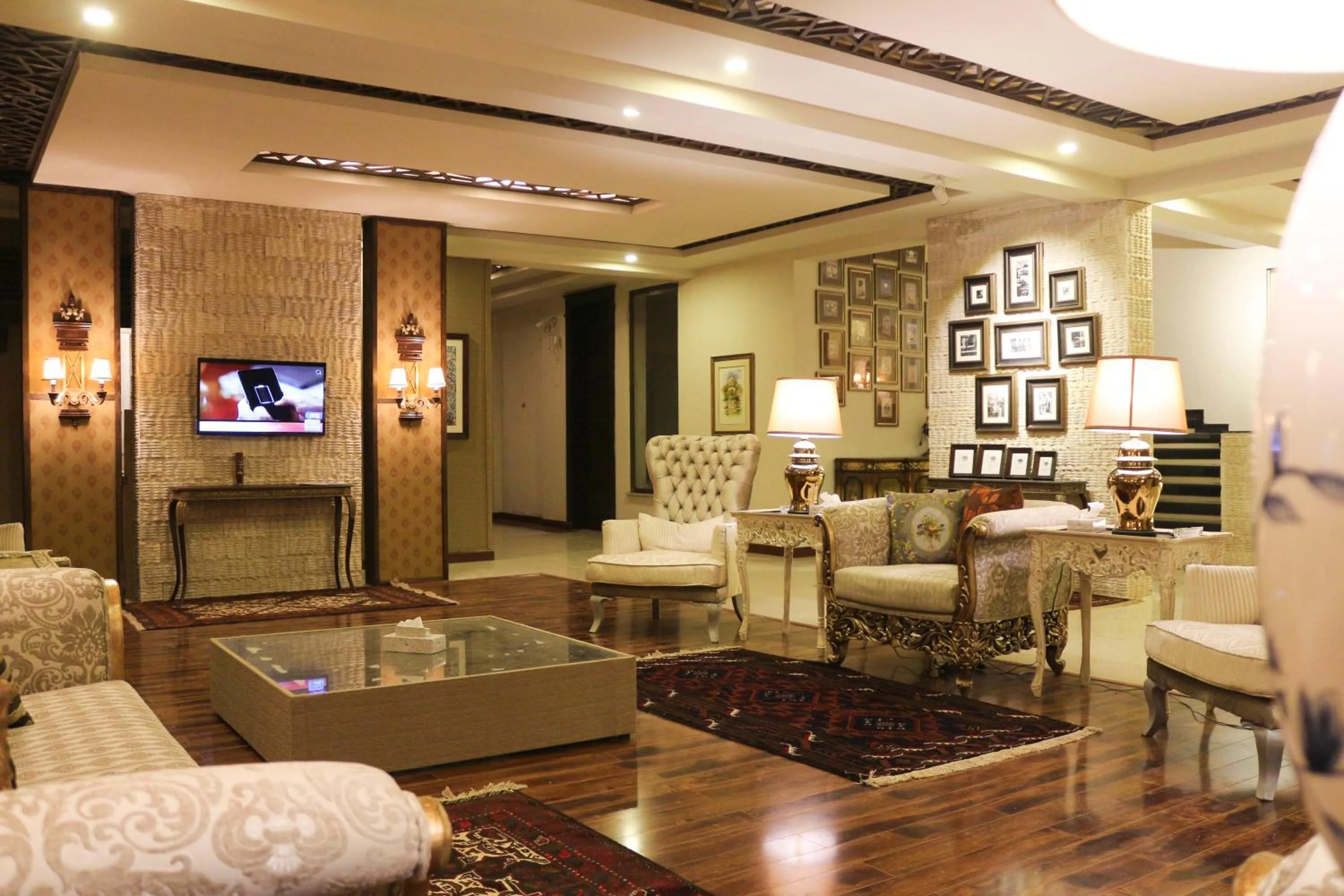 Shelton Rezidor Swat