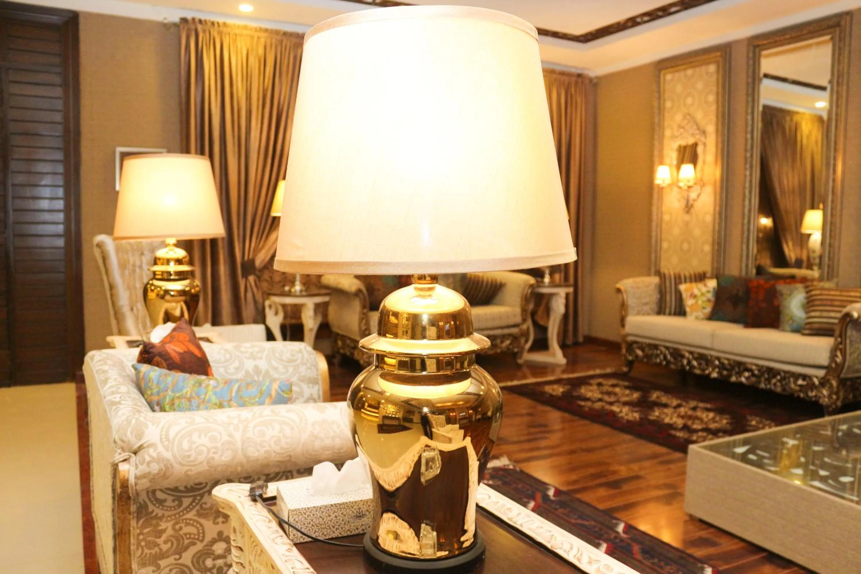 Shelton Rezidor Swat