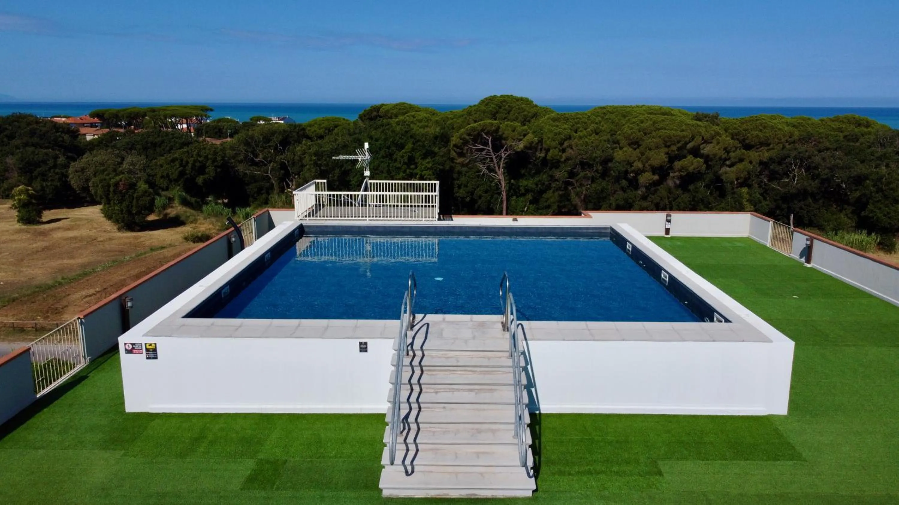 Swimming pool in Le Residenze di Santa Costanza - Le Dimore