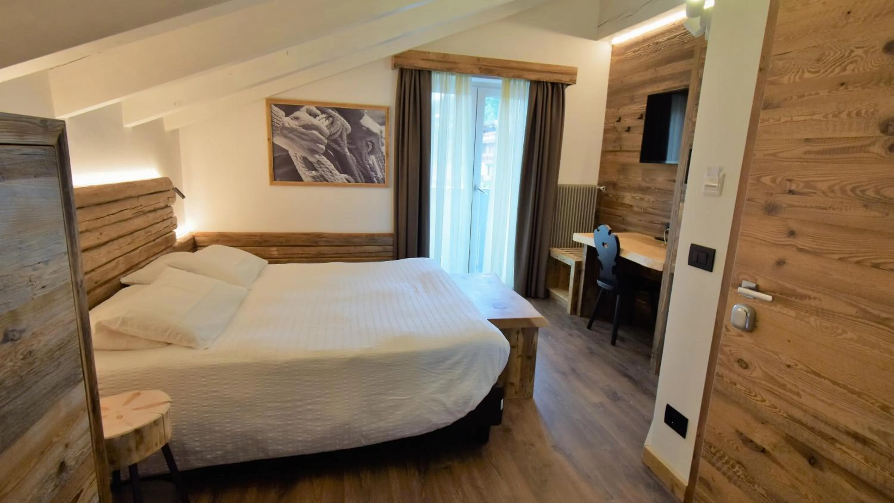 Bed in Hotel Garni Arnica ***S