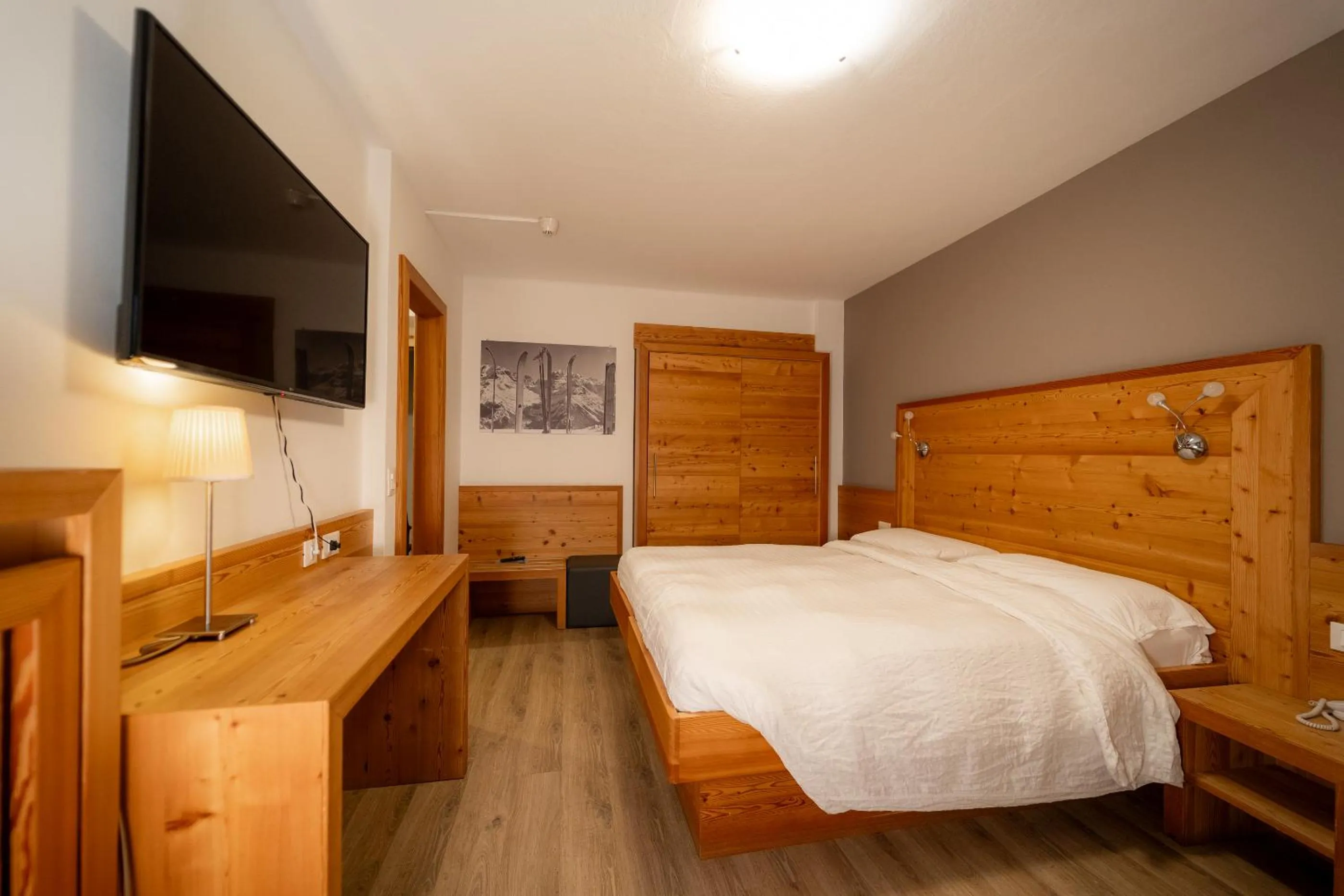 Bed in Hotel Garni Arnica ***S