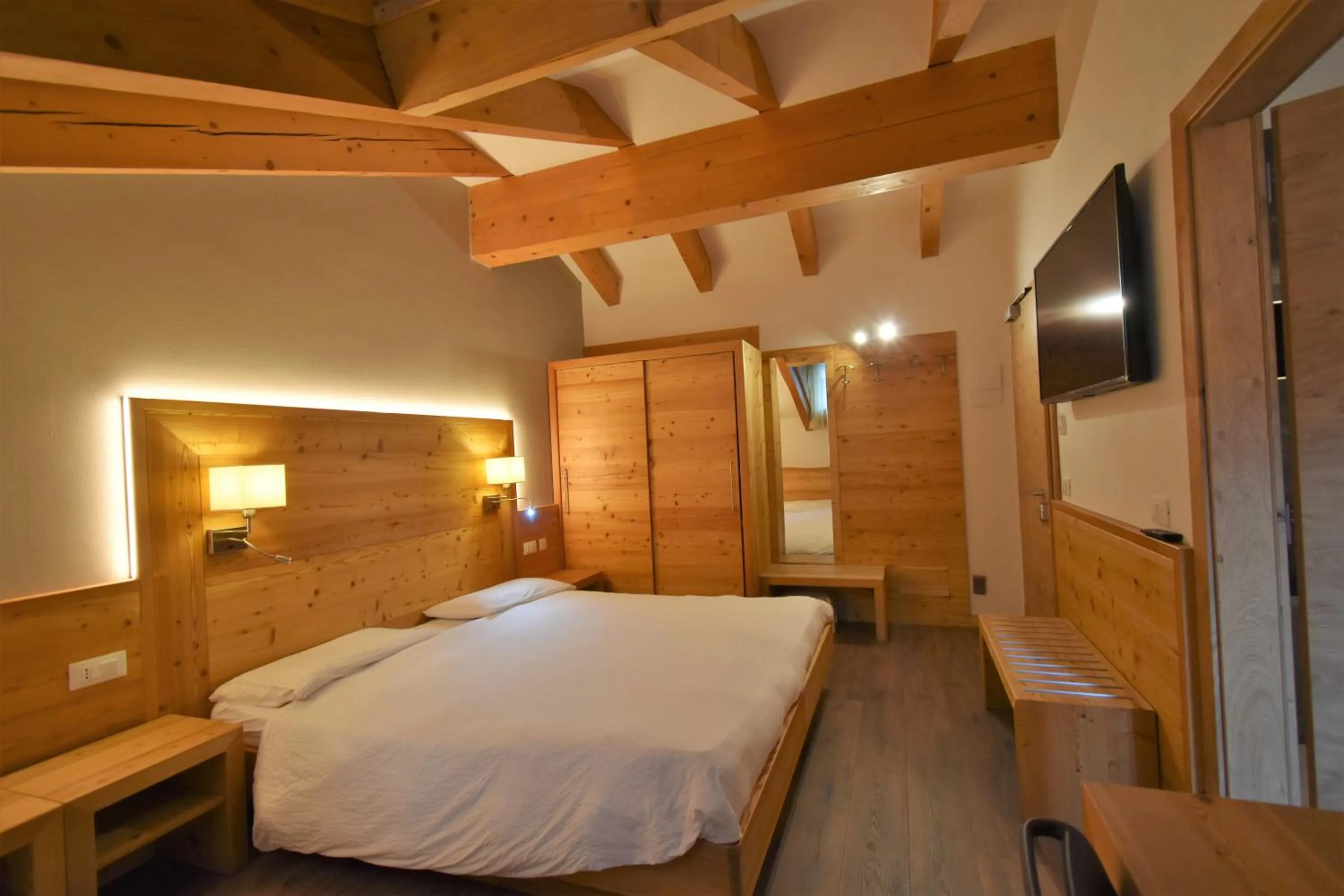 Bed in Hotel Garni Arnica ***S