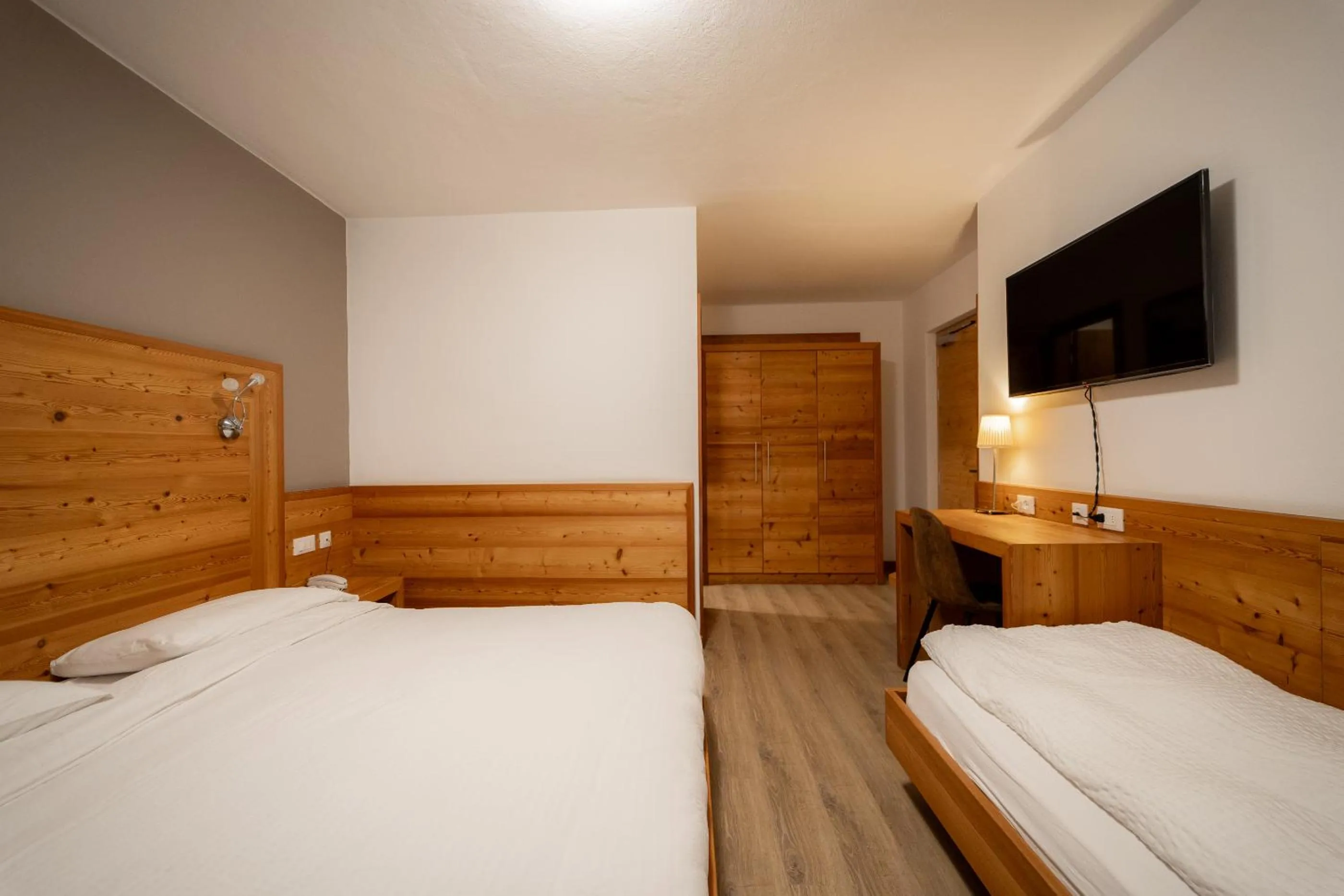 Bed in Hotel Garni Arnica ***S