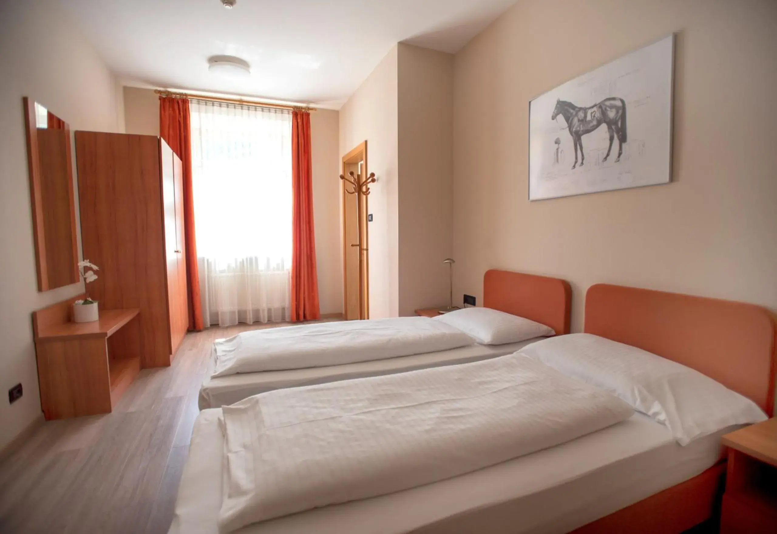 Double or Twin Room - Disability Access in Albergo Cavallino s'Rössl Double or Twin Room - Disability Access in Albergo Cavallino s'Rössl