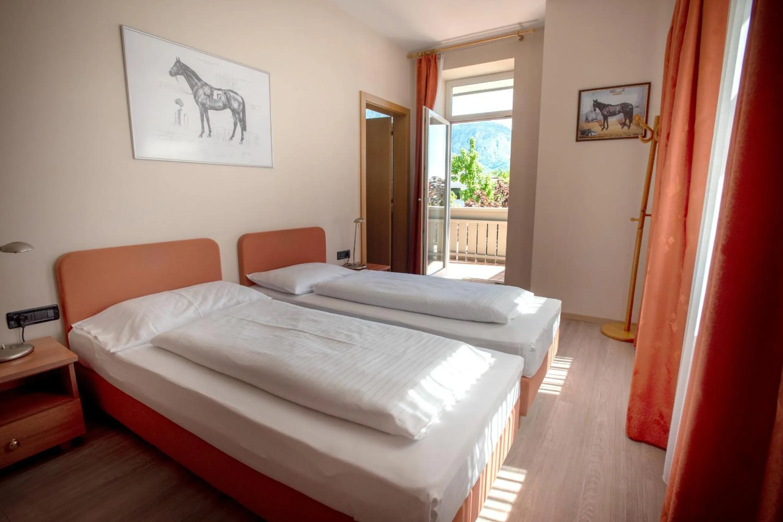 Bed in Albergo Cavallino s'Rössl