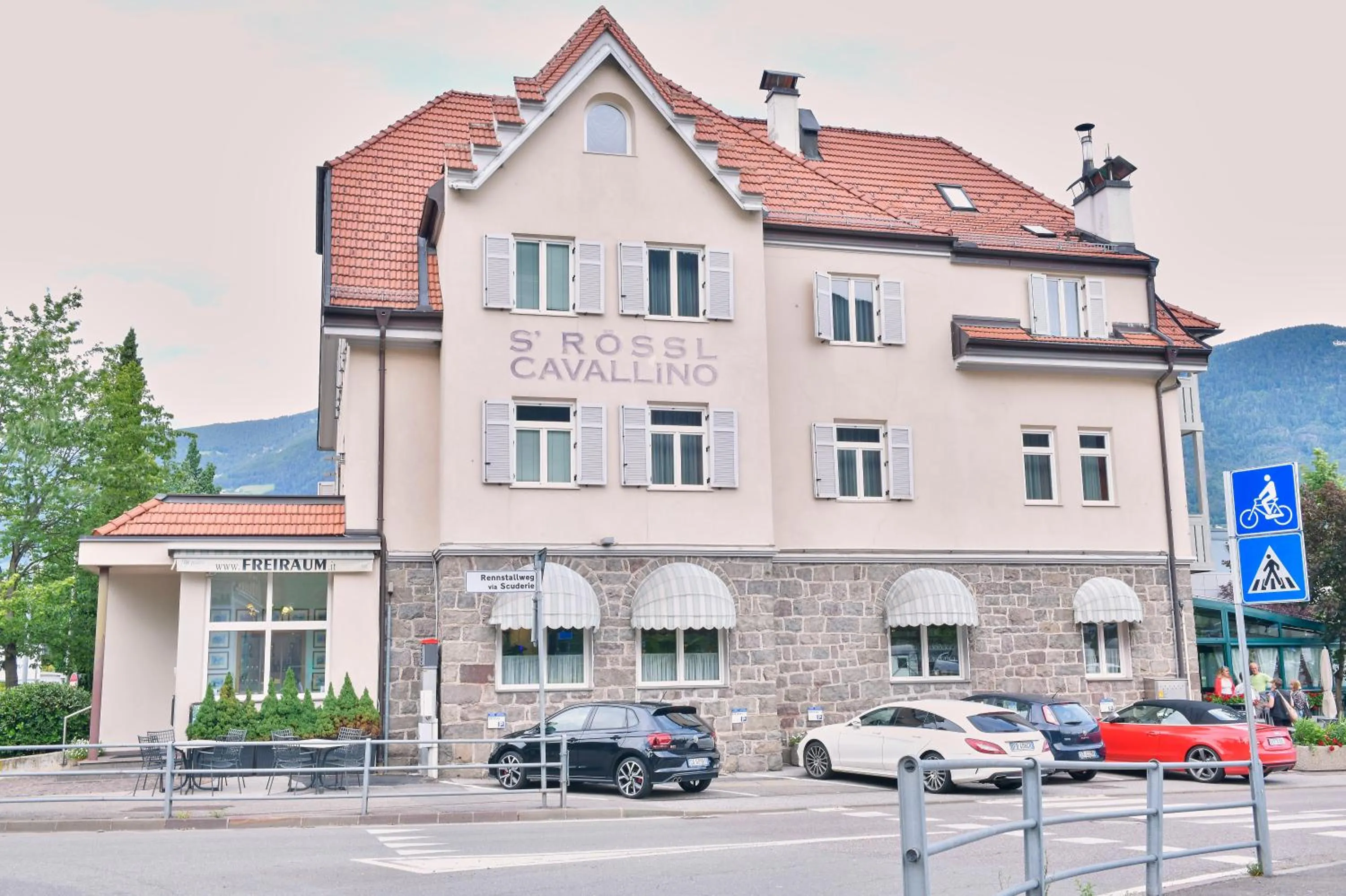 Property building in Albergo Cavallino s'Rössl