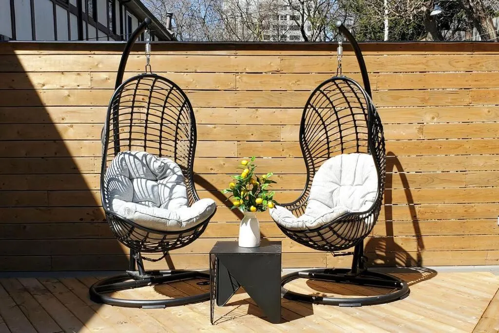 Renovated Guest Suite Near The Lake & High Park in Toronto!