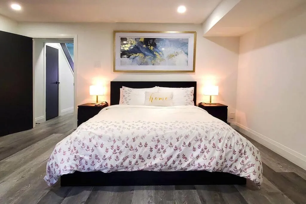 Bed in Renovated Guest Suite Near The Lake & High Park in Toronto!