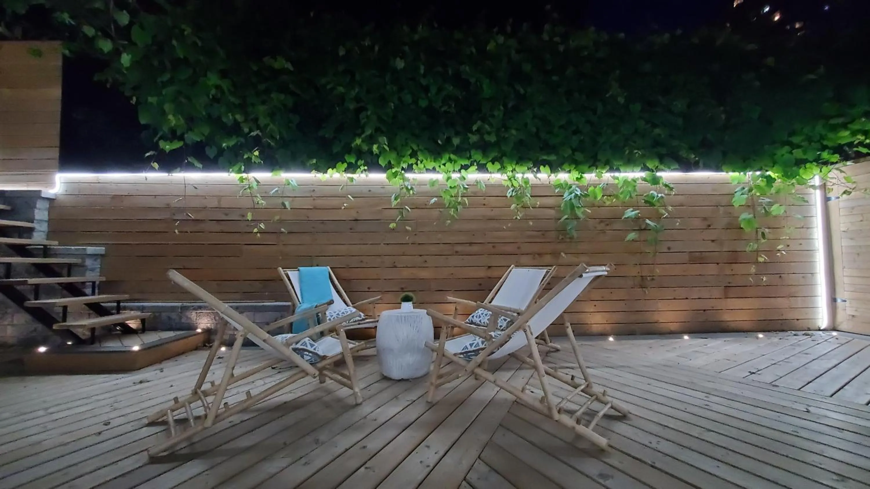 Renovated Guest Suite Near The Lake & High Park in Toronto!