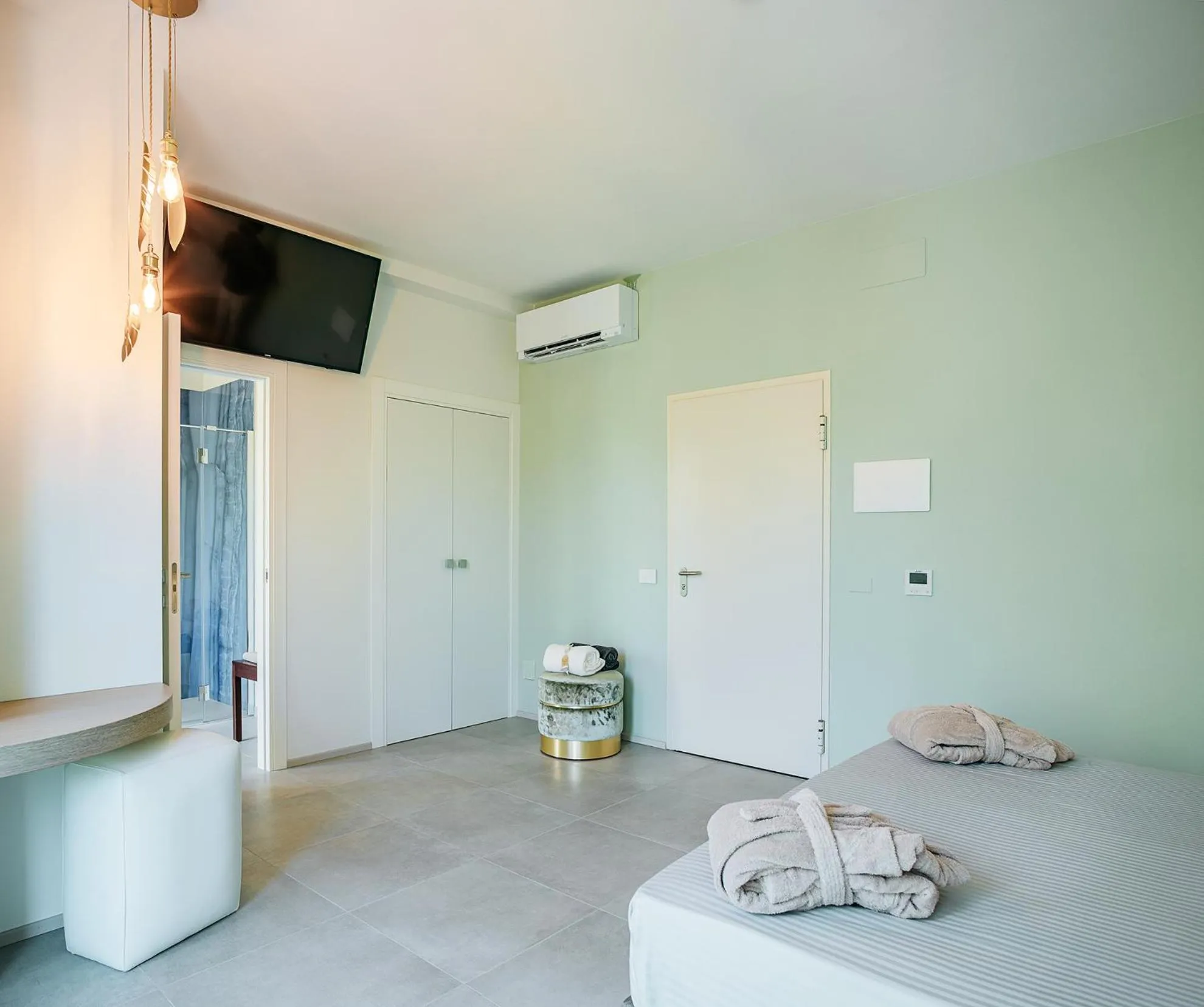 TV and multimedia, Bed in Hotel Corallo