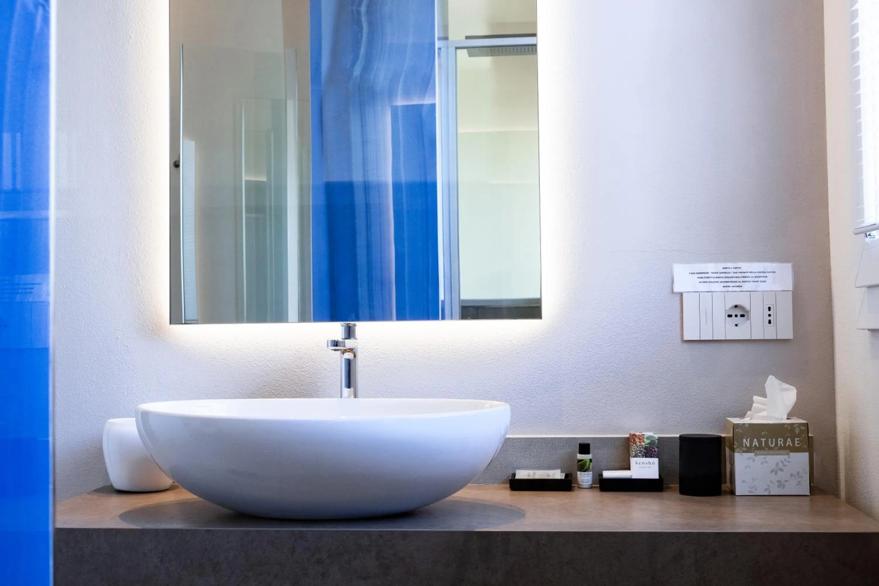 Bathroom in Hotel Corallo