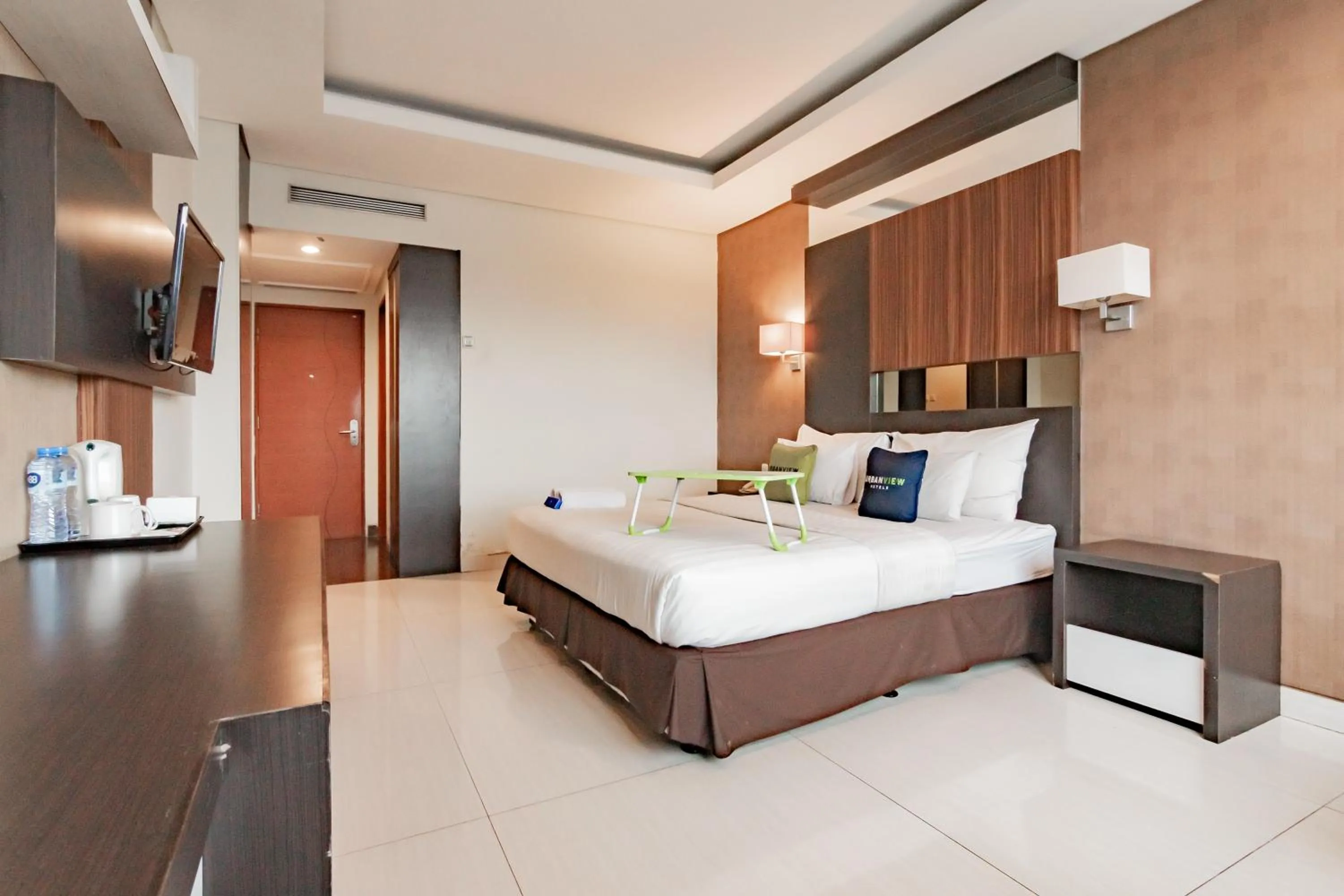 Bedroom, Bed in Urbanview Hotel Newton Riau Bandung by RedDoorz