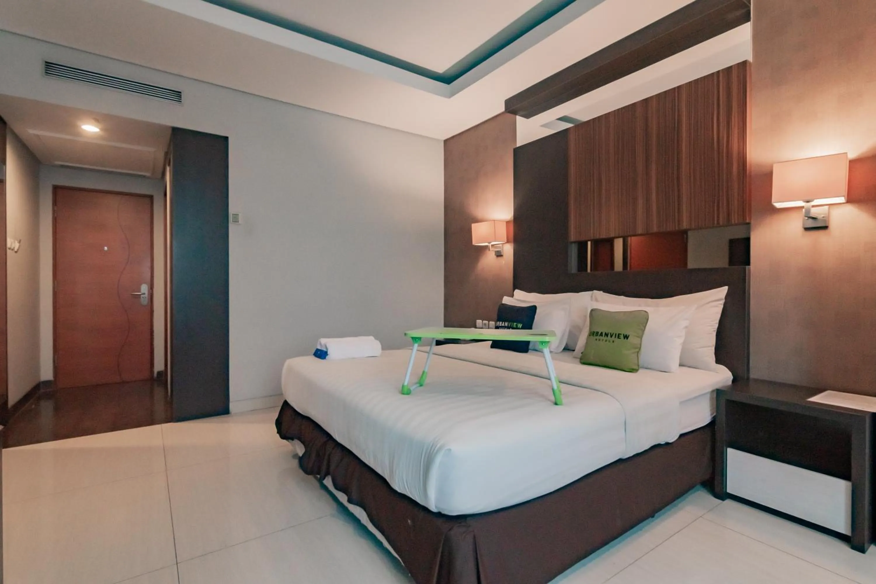 Bedroom, Bed in Urbanview Hotel Newton Riau Bandung by RedDoorz