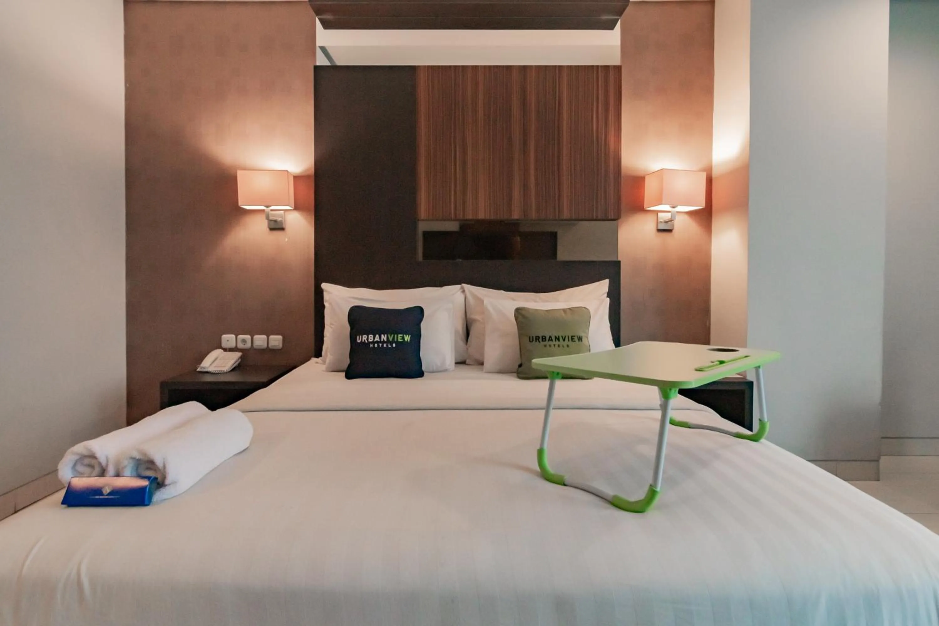 Bedroom, Bed in Urbanview Hotel Newton Riau Bandung by RedDoorz