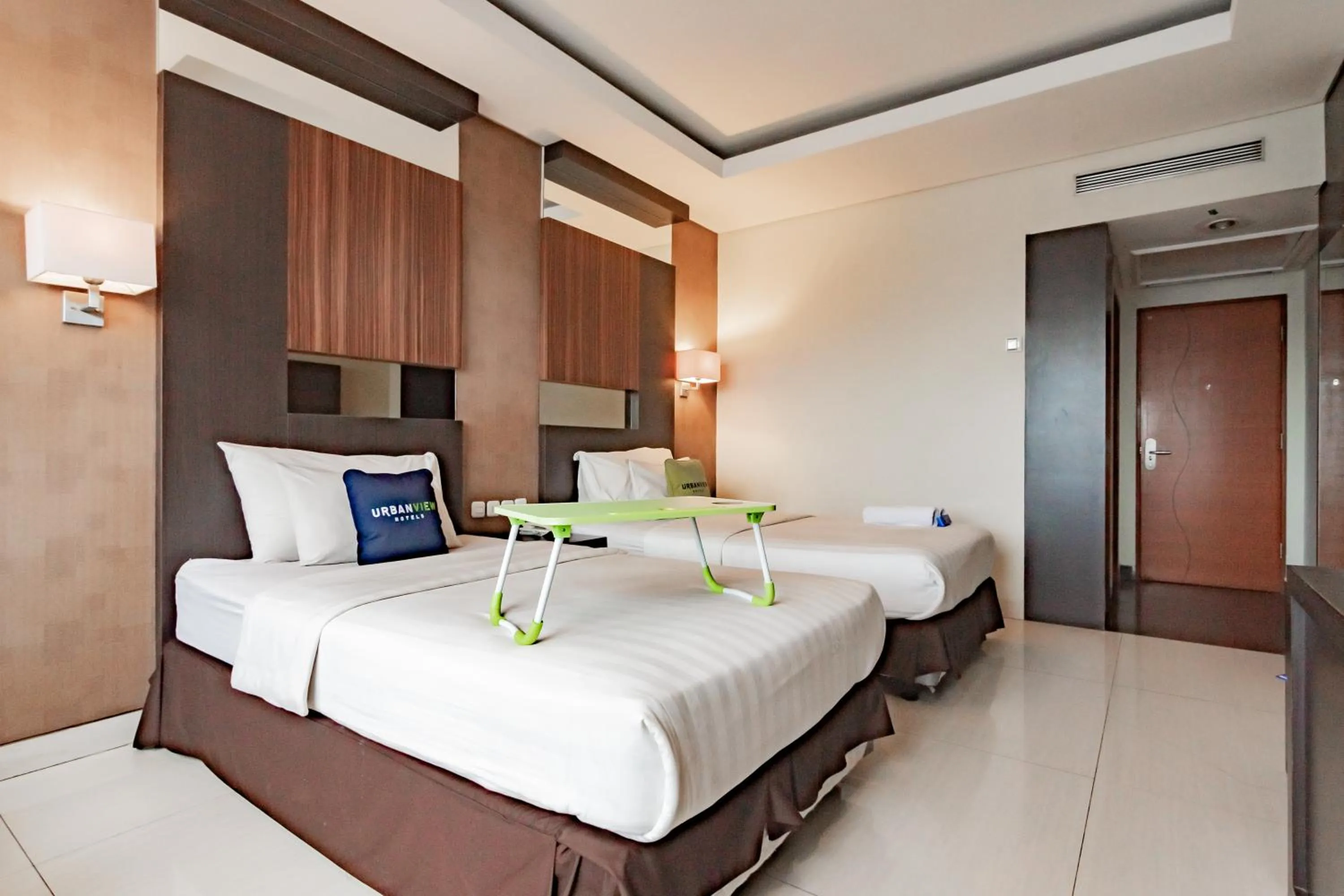 Bedroom, Bed in Urbanview Hotel Newton Riau Bandung by RedDoorz