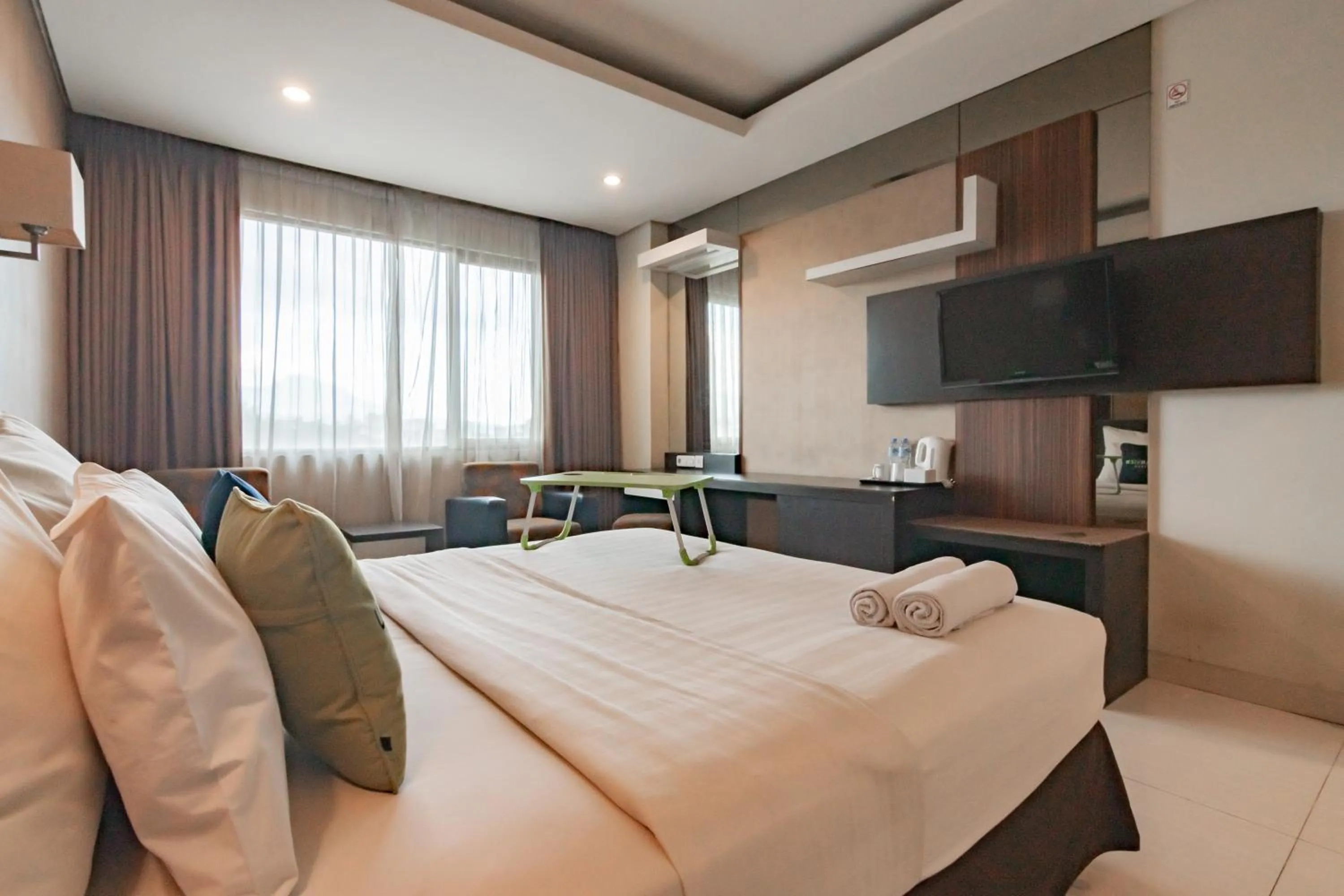 Bedroom in Urbanview Hotel Newton Riau Bandung by RedDoorz