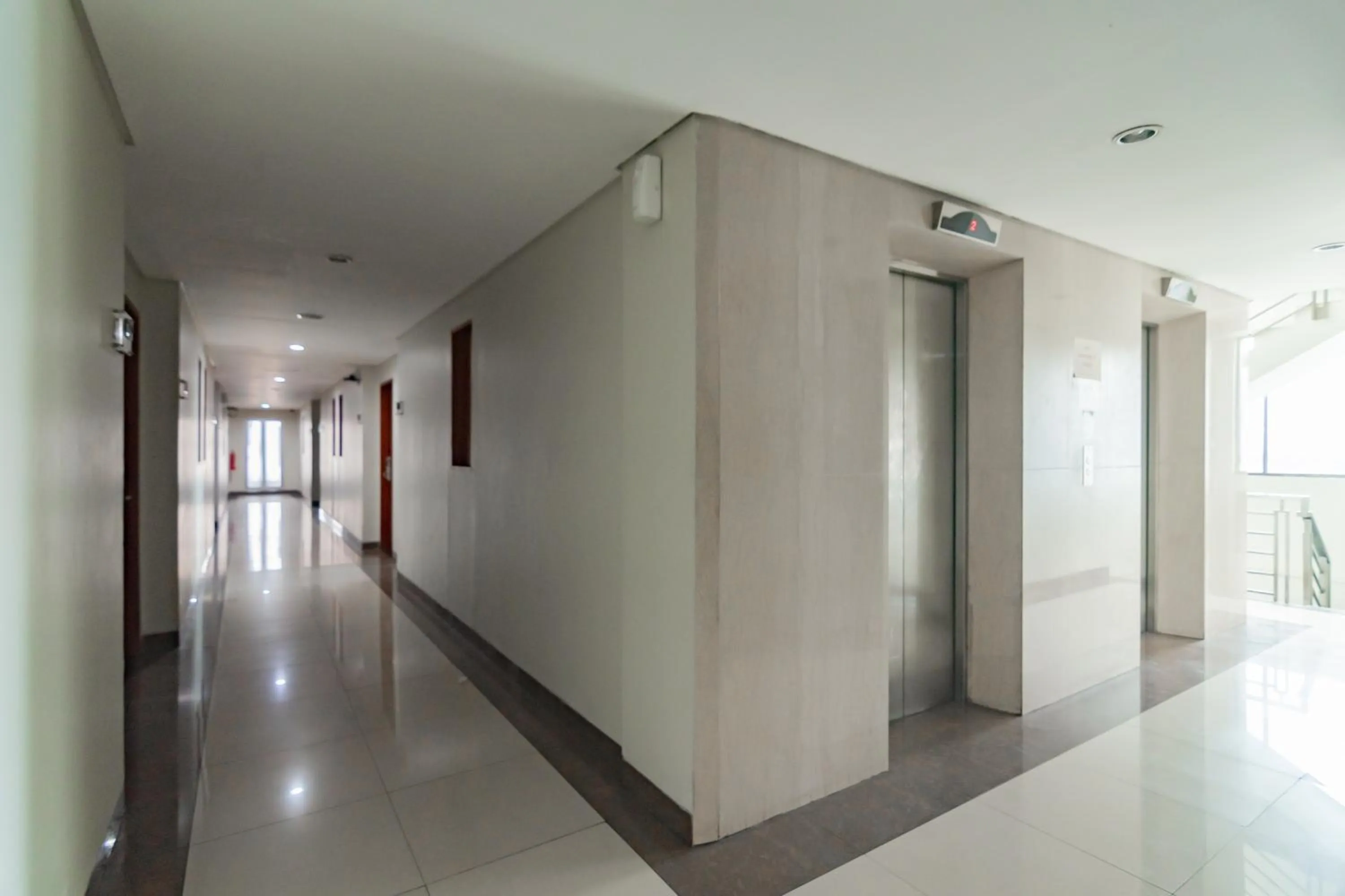 Property building in Urbanview Hotel Newton Riau Bandung by RedDoorz