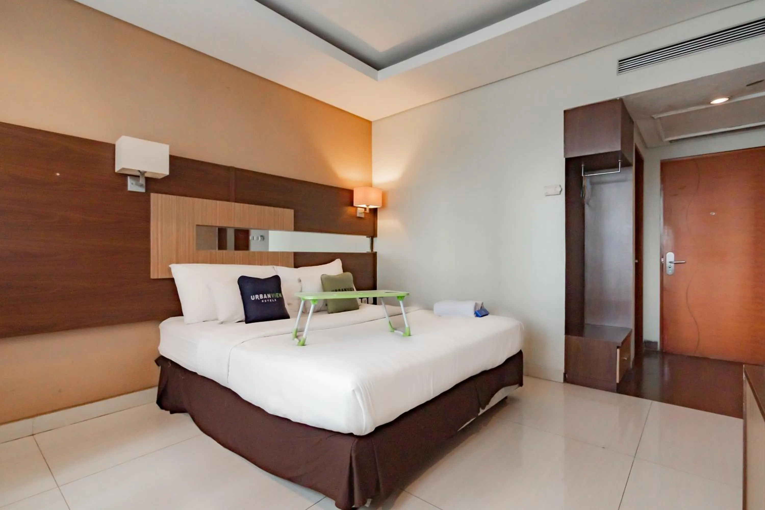 Bedroom, Bed in Urbanview Hotel Newton Riau Bandung by RedDoorz