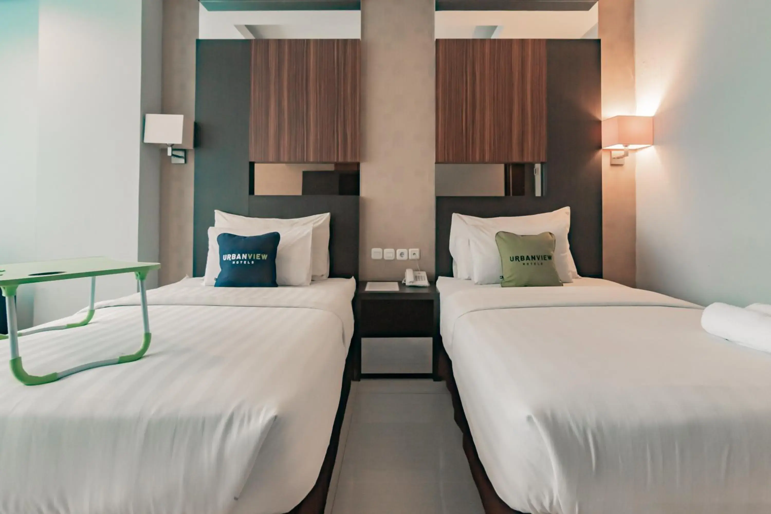 Superior Twin Room in Urbanview Hotel Newton Riau Bandung by RedDoorz Superior Twin Room in Urbanview Hotel Newton Riau Bandung by RedDoorz