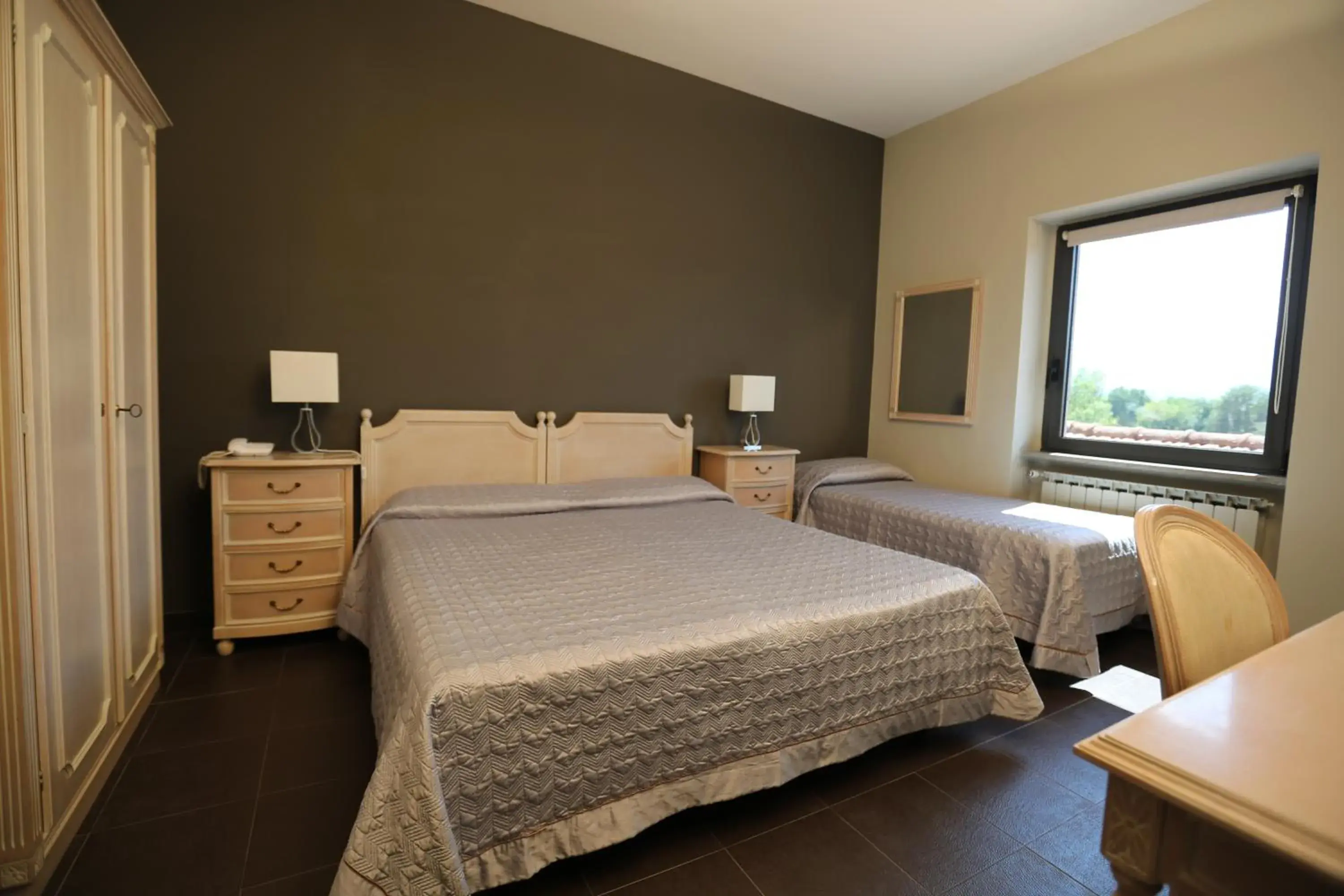 Classic Triple Room in Hotel Ristorante Borgo Antico Classic Triple Room in Hotel Ristorante Borgo Antico