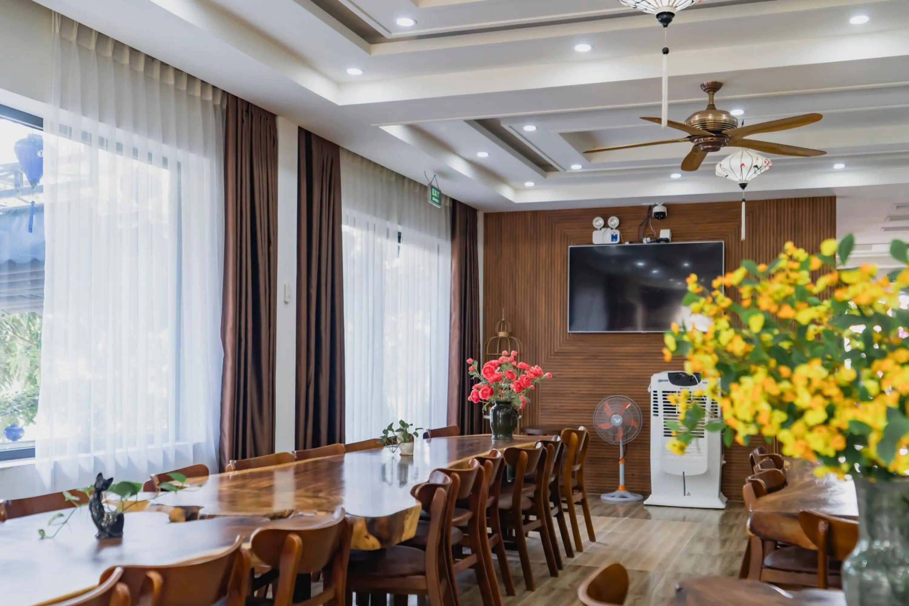 Communal lounge/ TV room in 1 Stop ViVi An Bang Beach Hoi An Hotel