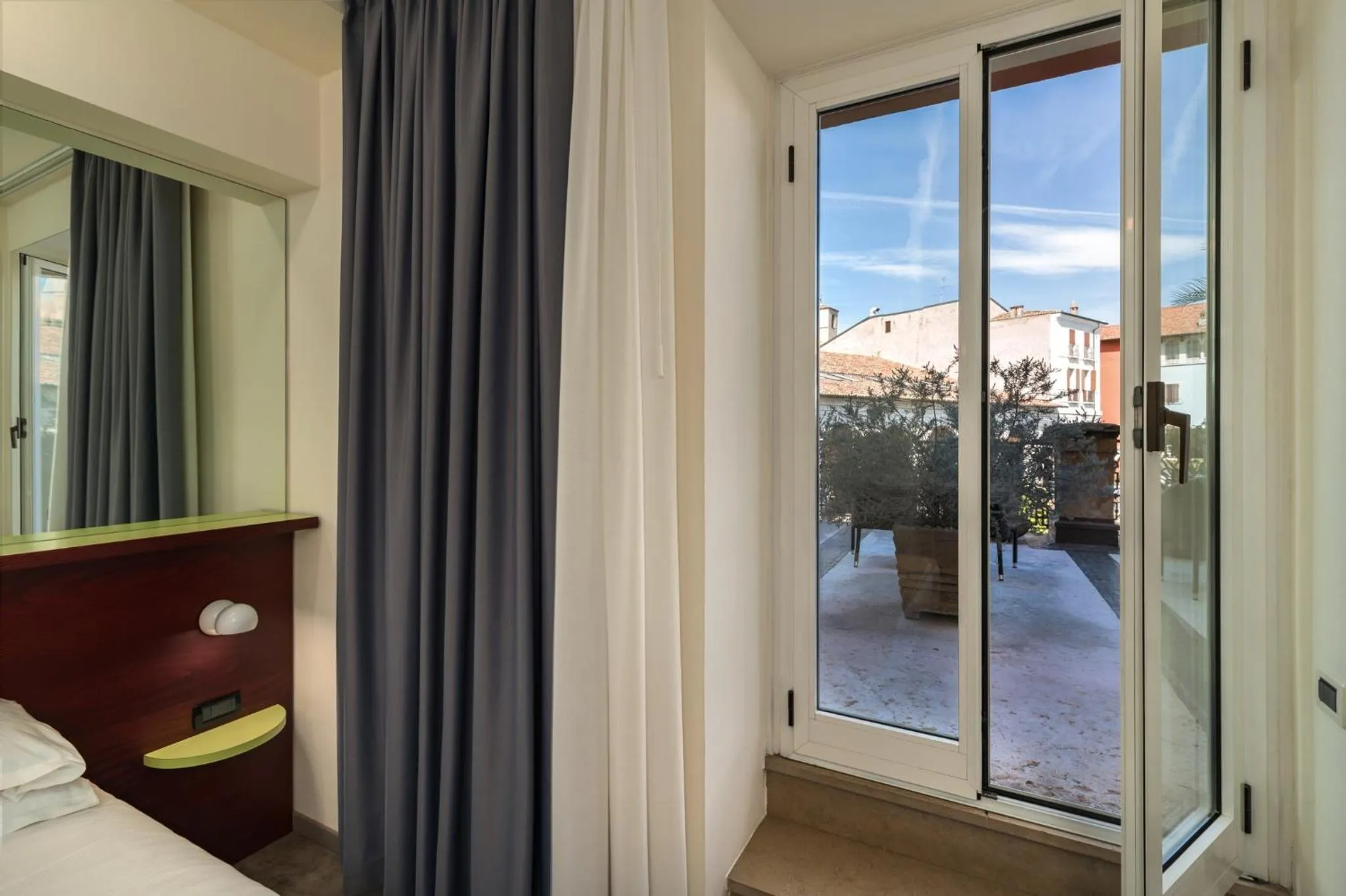 Balcony/Terrace, Bed in Hotel Piroscafo