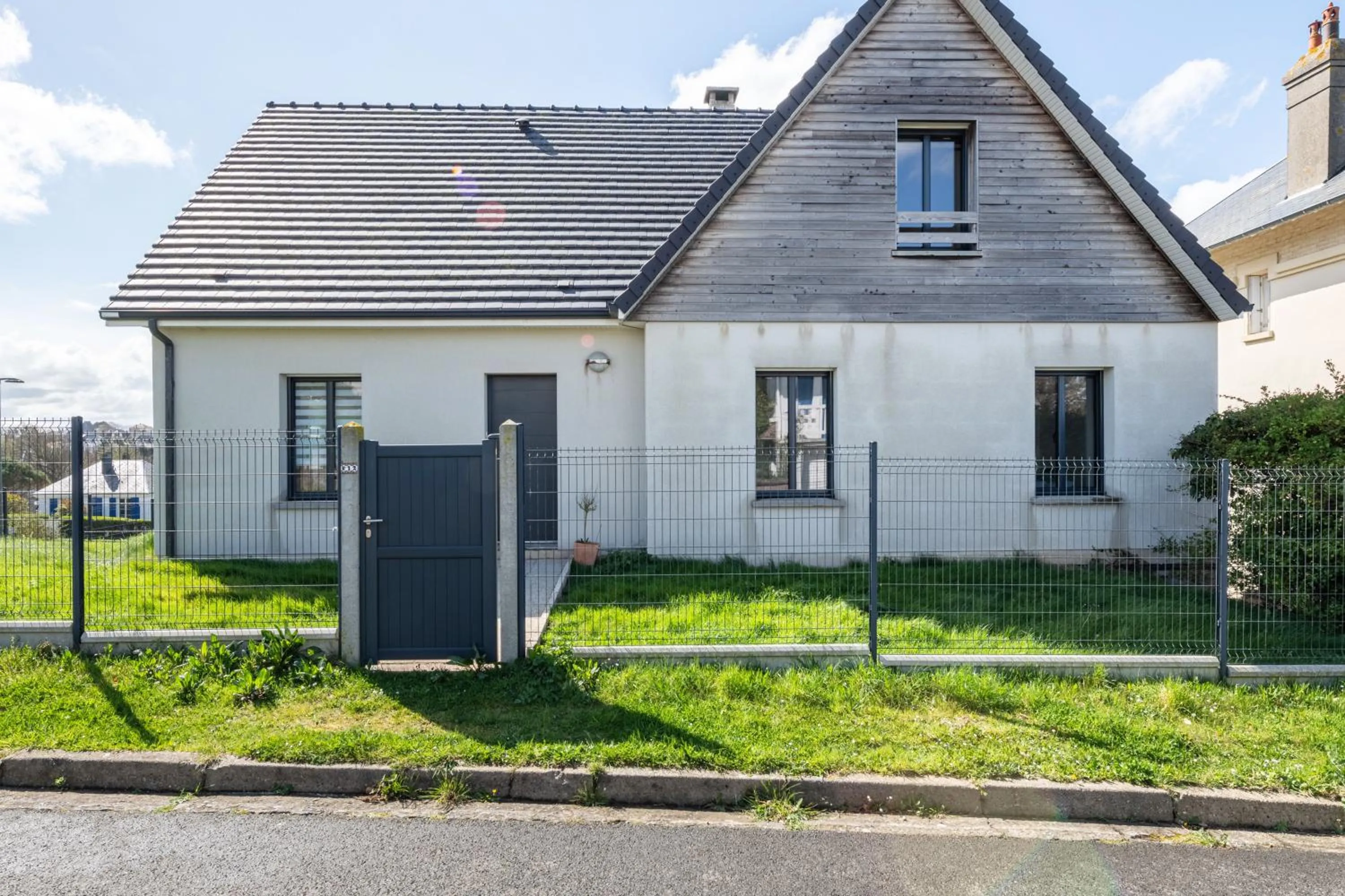 Property building in Villa Bel Air