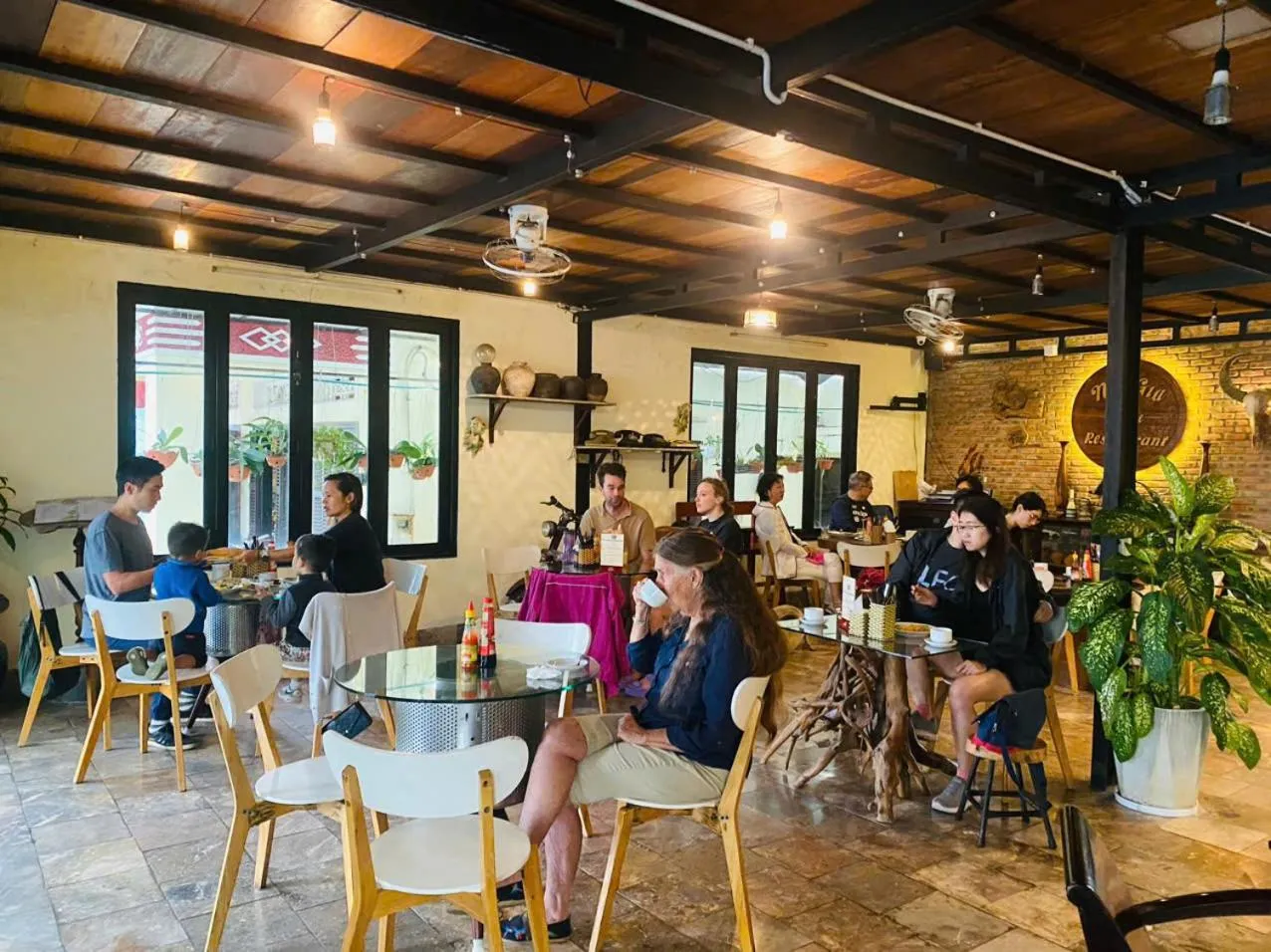 Restaurant/places to eat in The Muse House