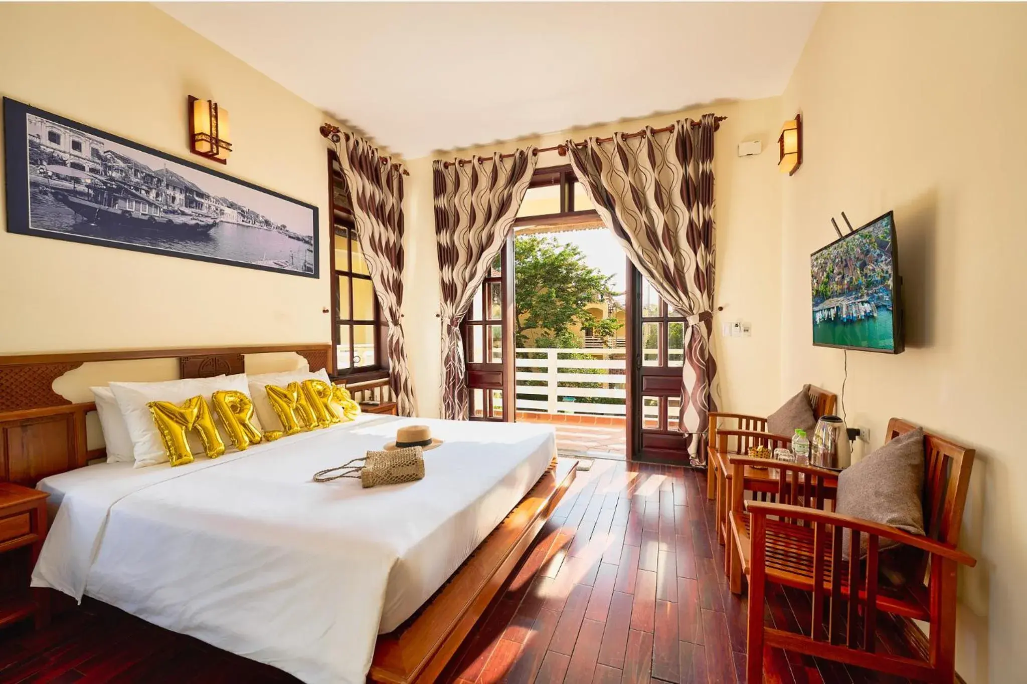 Deluxe Double Room with Balcony in The Muse House Deluxe Double Room with Balcony in The Muse House