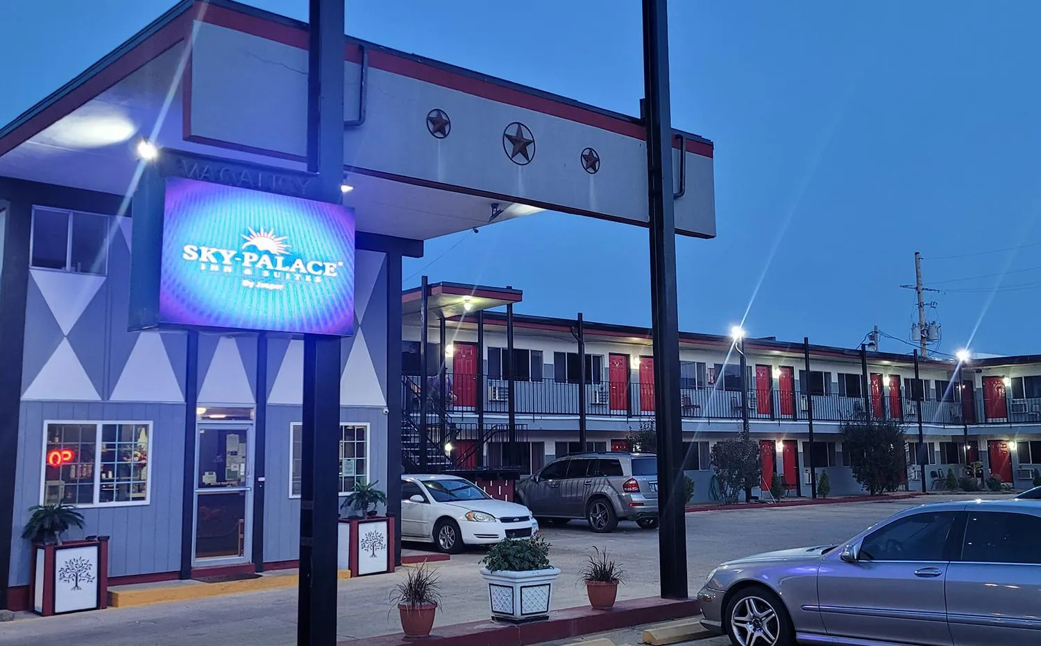 Property building in Sky-Palace Inn & Suites Hutchinson