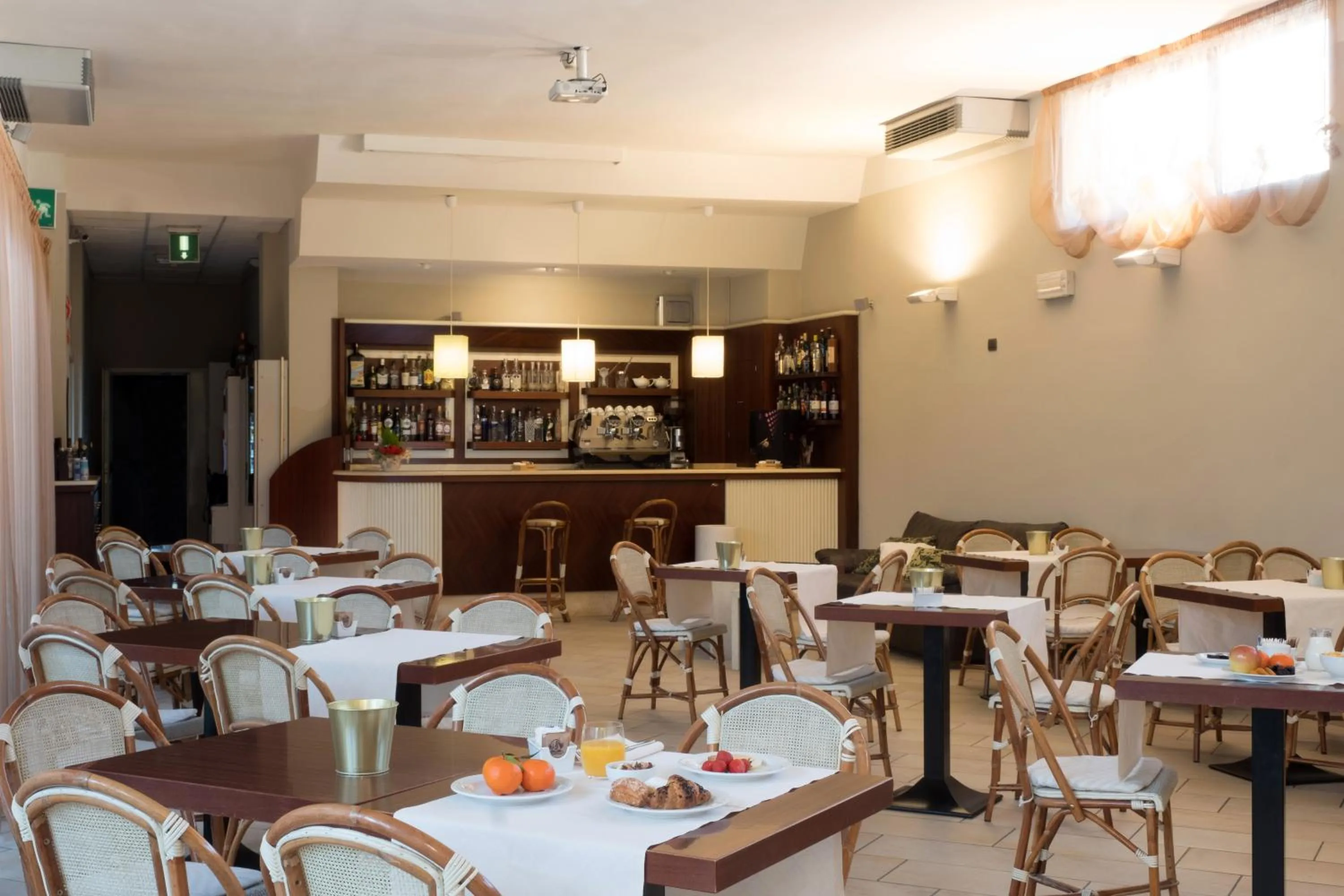 Restaurant/places to eat in Hotel Spinelli