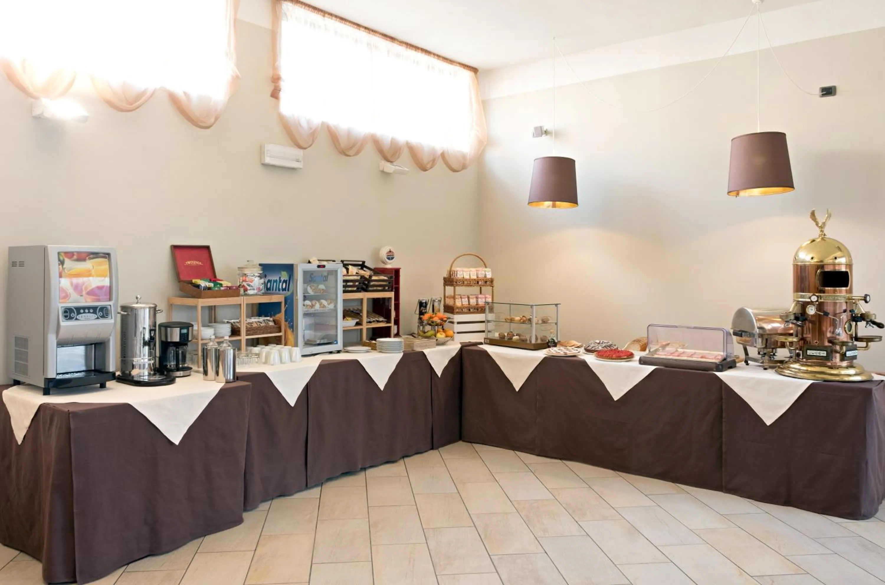 Buffet breakfast in Hotel Spinelli