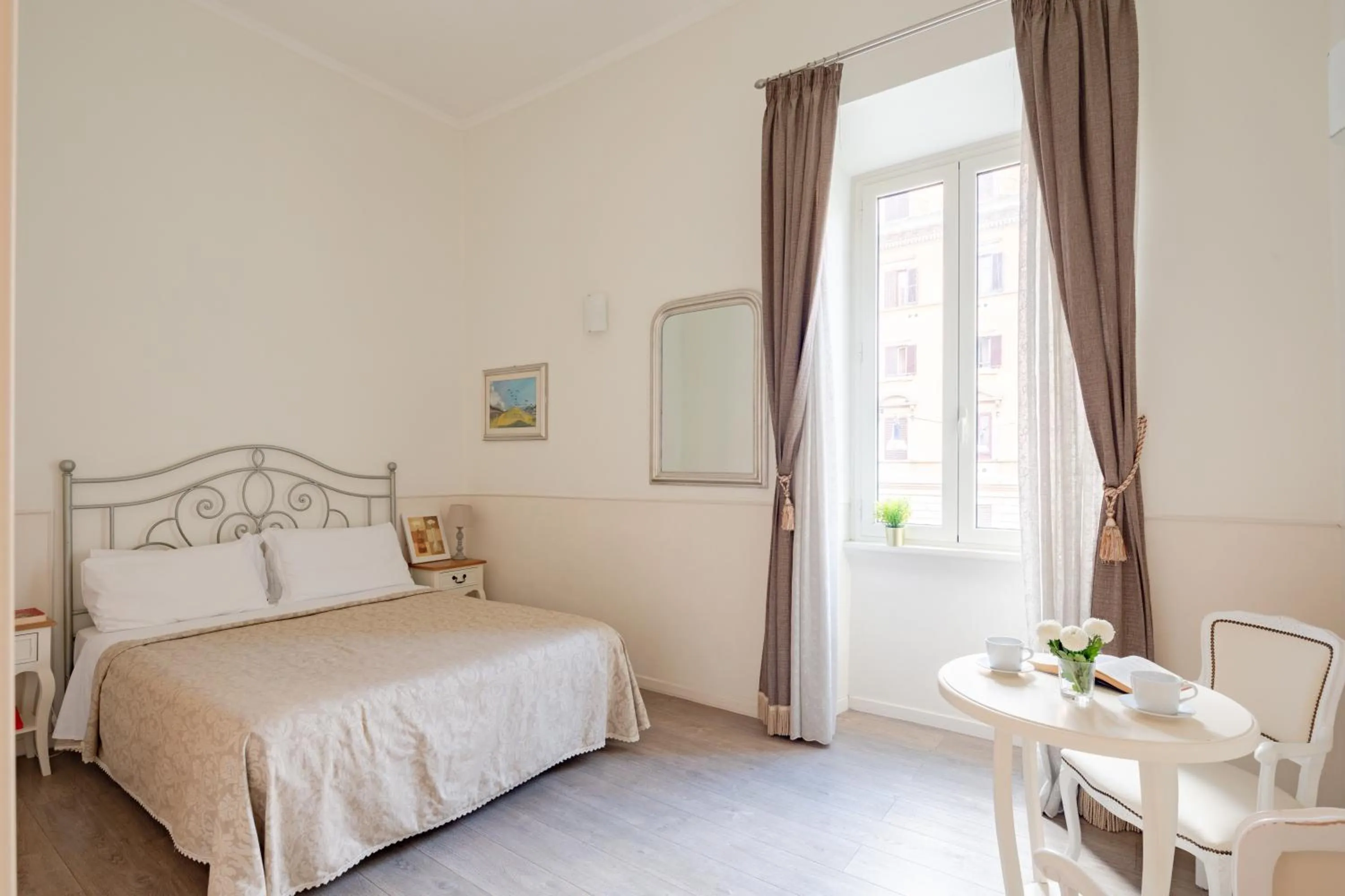 Bedroom, Bed in Dante's in Vaticano