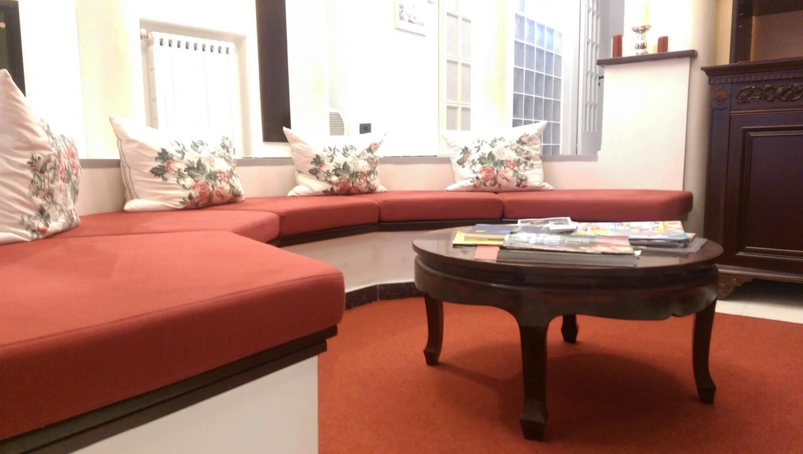 Communal lounge/ TV room in B&B Porta di Mare