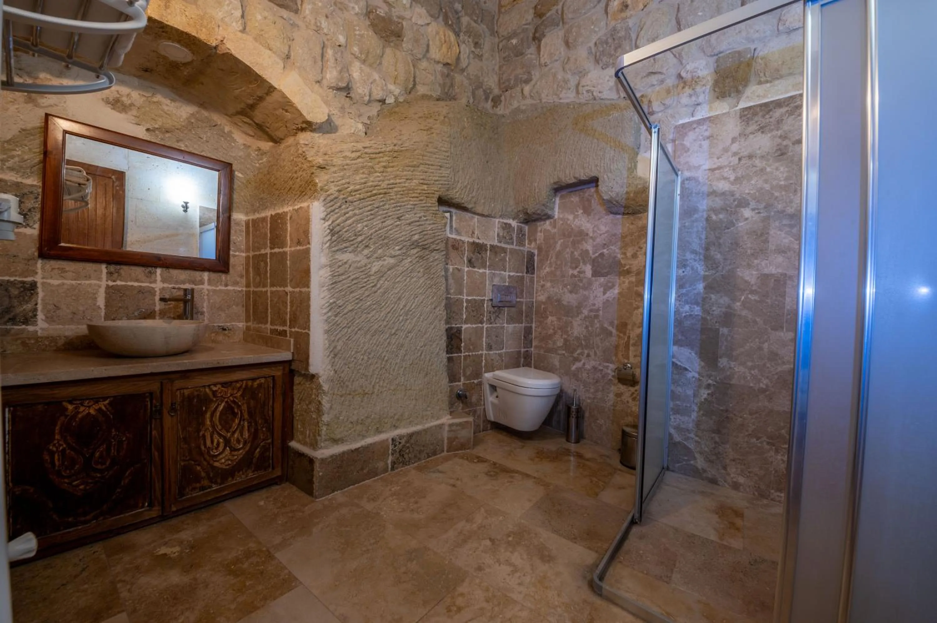 Toilet in Kapalos Cave Hotel