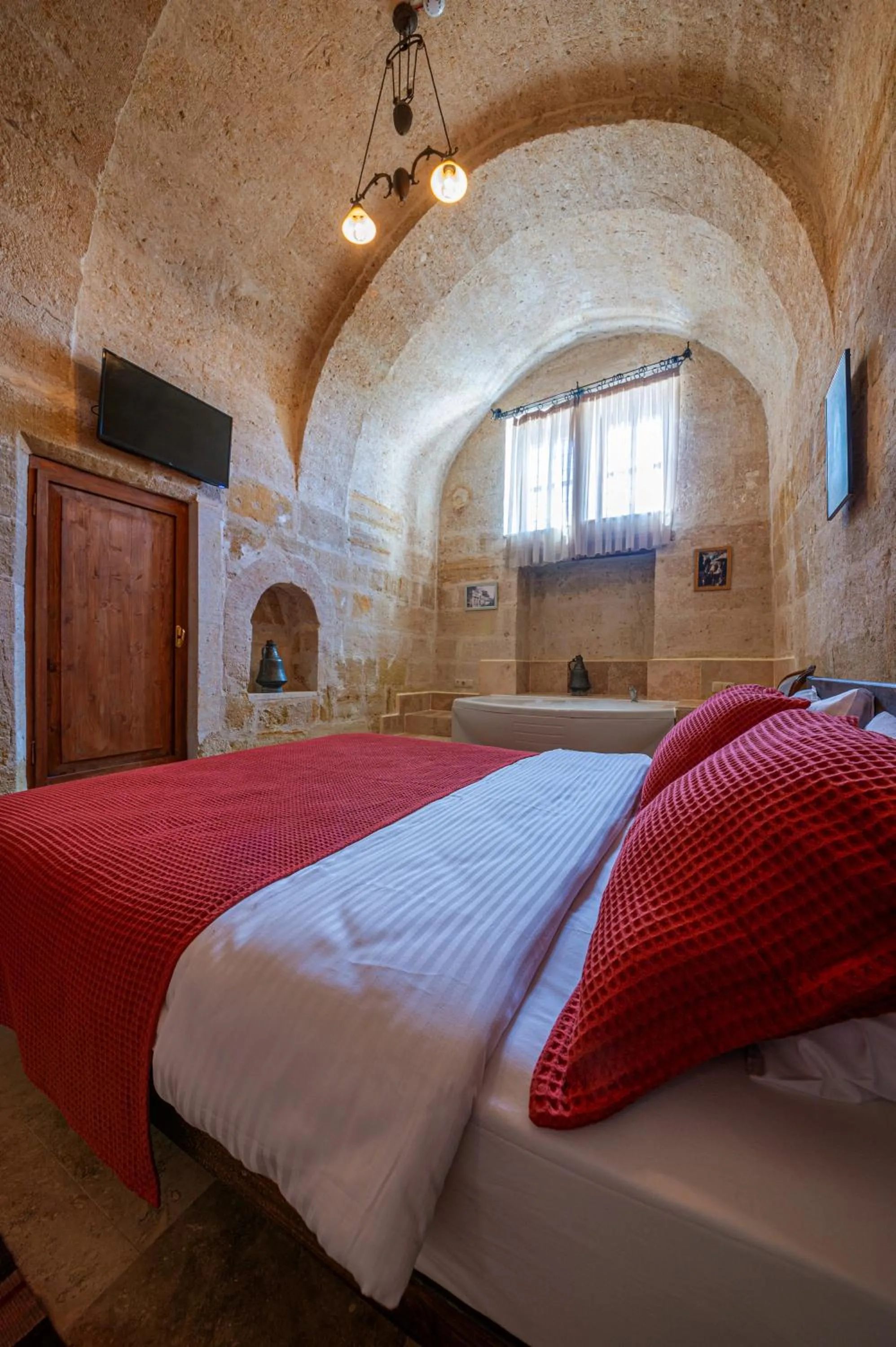 Bedroom, Bed in Kapalos Cave Hotel