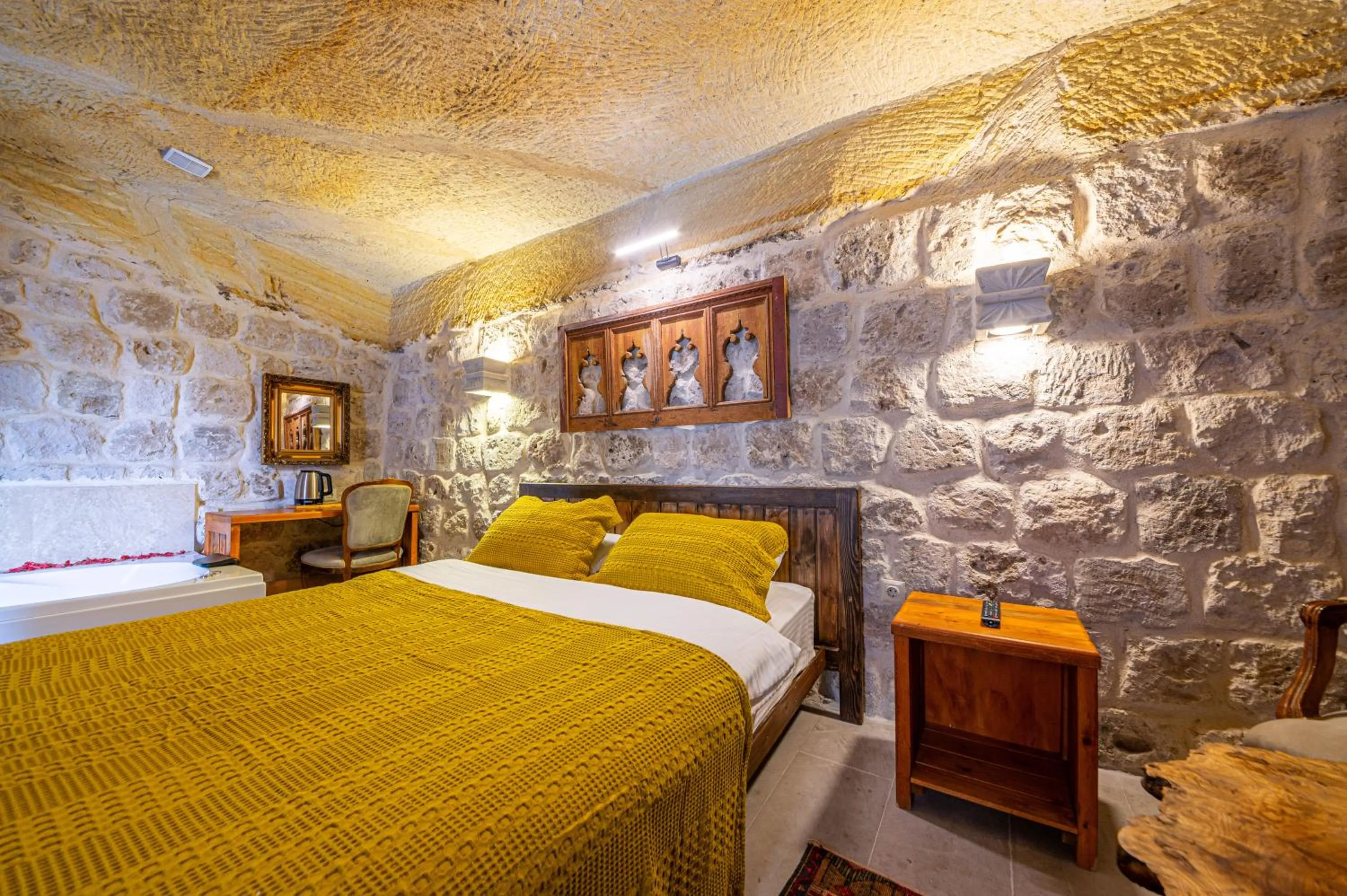 Bedroom, Bed in Kapalos Cave Hotel