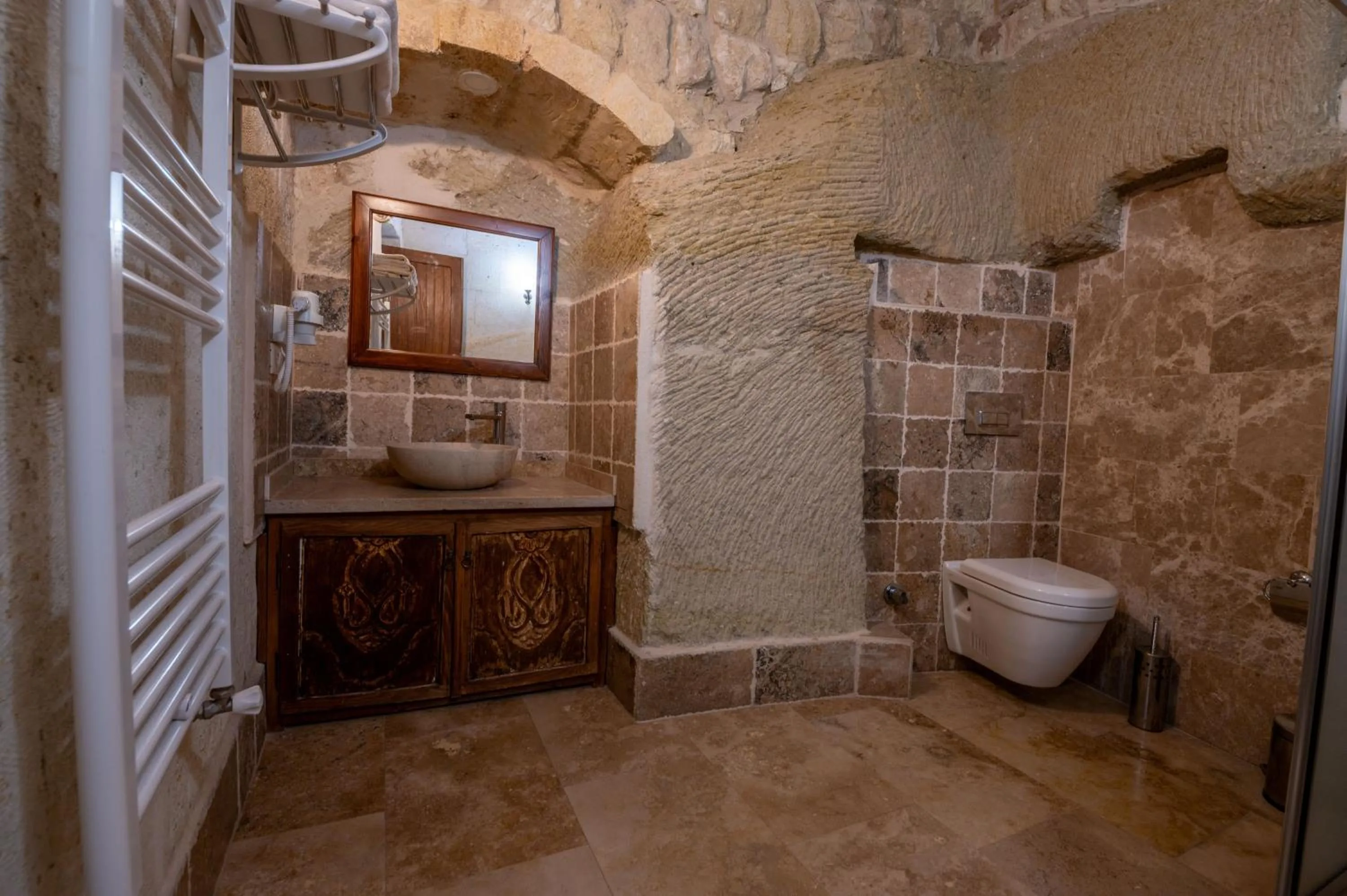 Toilet in Kapalos Cave Hotel