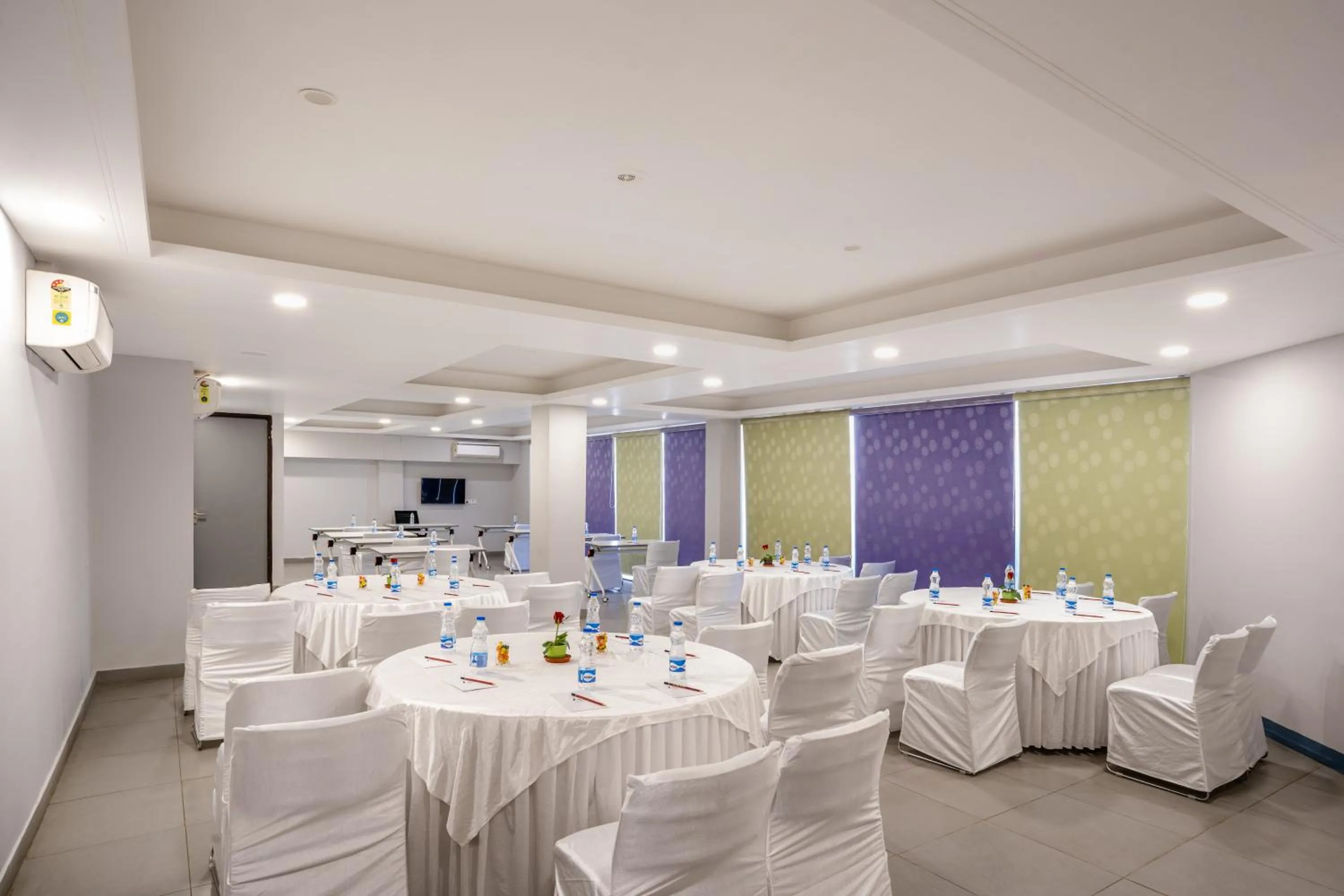 Banquet/Function facilities in Inde Hotel Golf Course Extension, Gurgaon