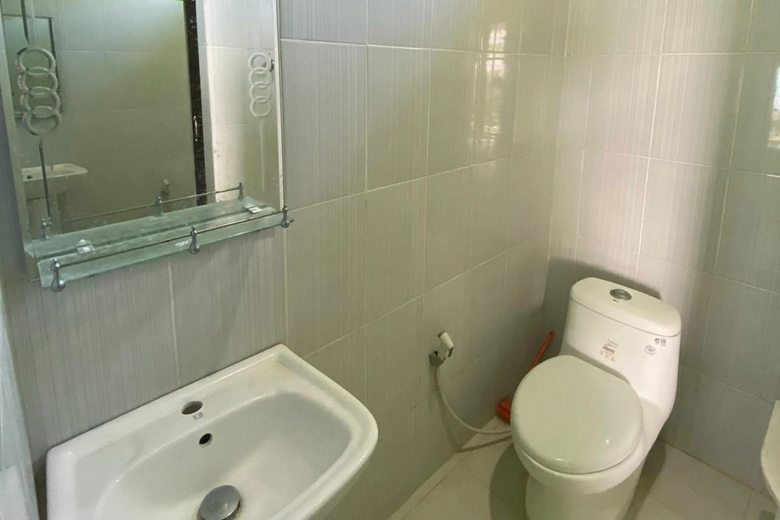 Bathroom in RedDoorz Syariah near Ujong Kareung Beach Sabang