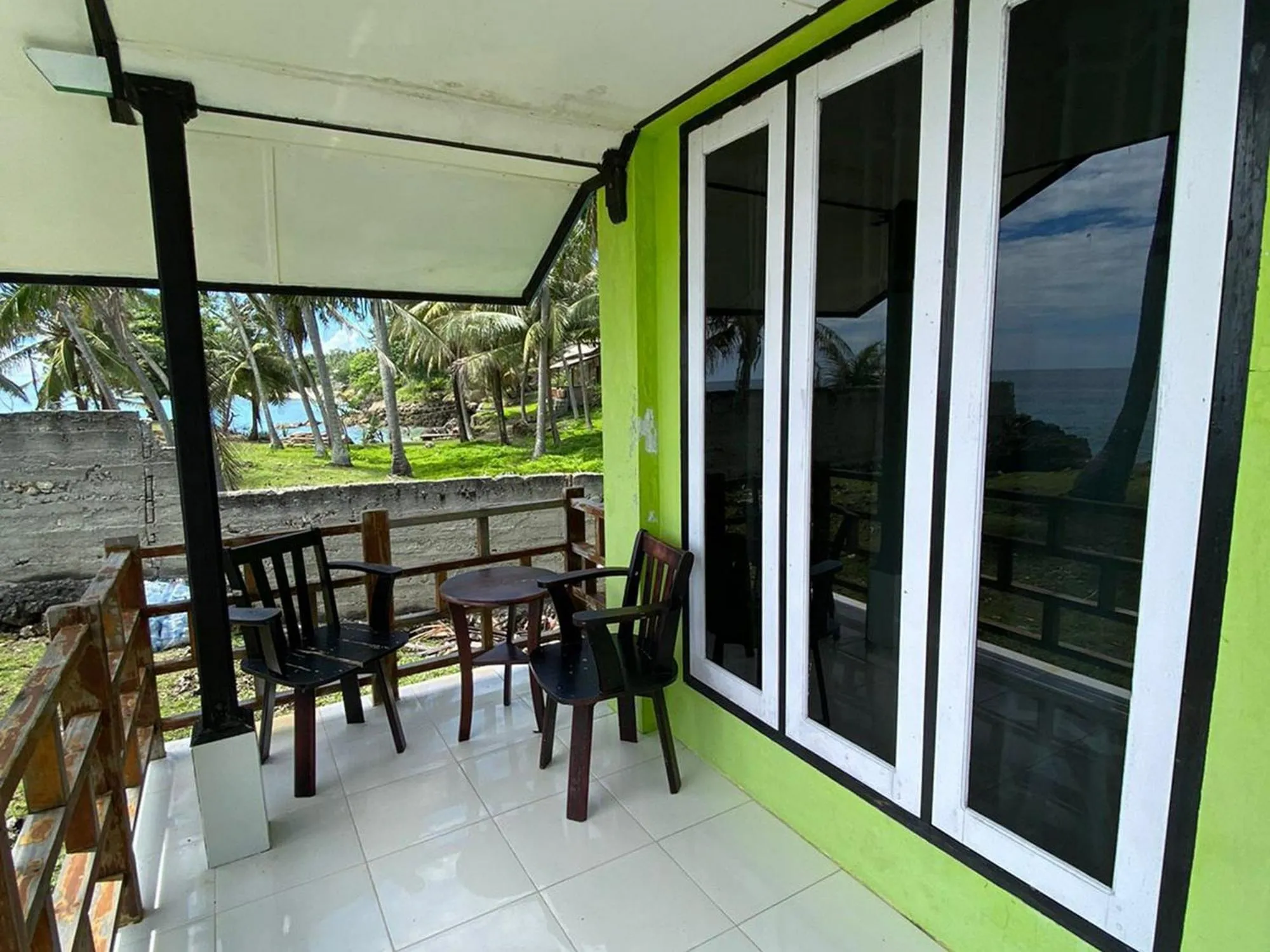 Seating area in RedDoorz Syariah near Ujong Kareung Beach Sabang